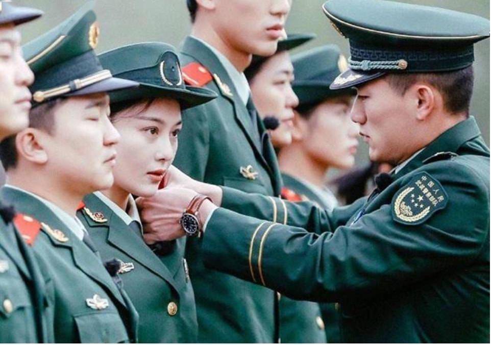 “足球宝贝”张馨予：大黑牛送的一块石头，让她成了全网的笑话