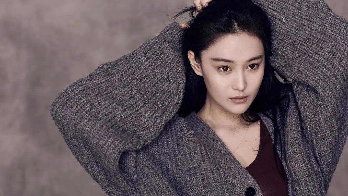 “足球宝贝”张馨予：大黑牛送的一块石头，让她成了全网的笑话