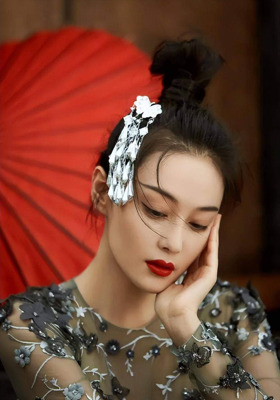 “足球宝贝”张馨予：大黑牛送的一块石头，让她成了全网的笑话