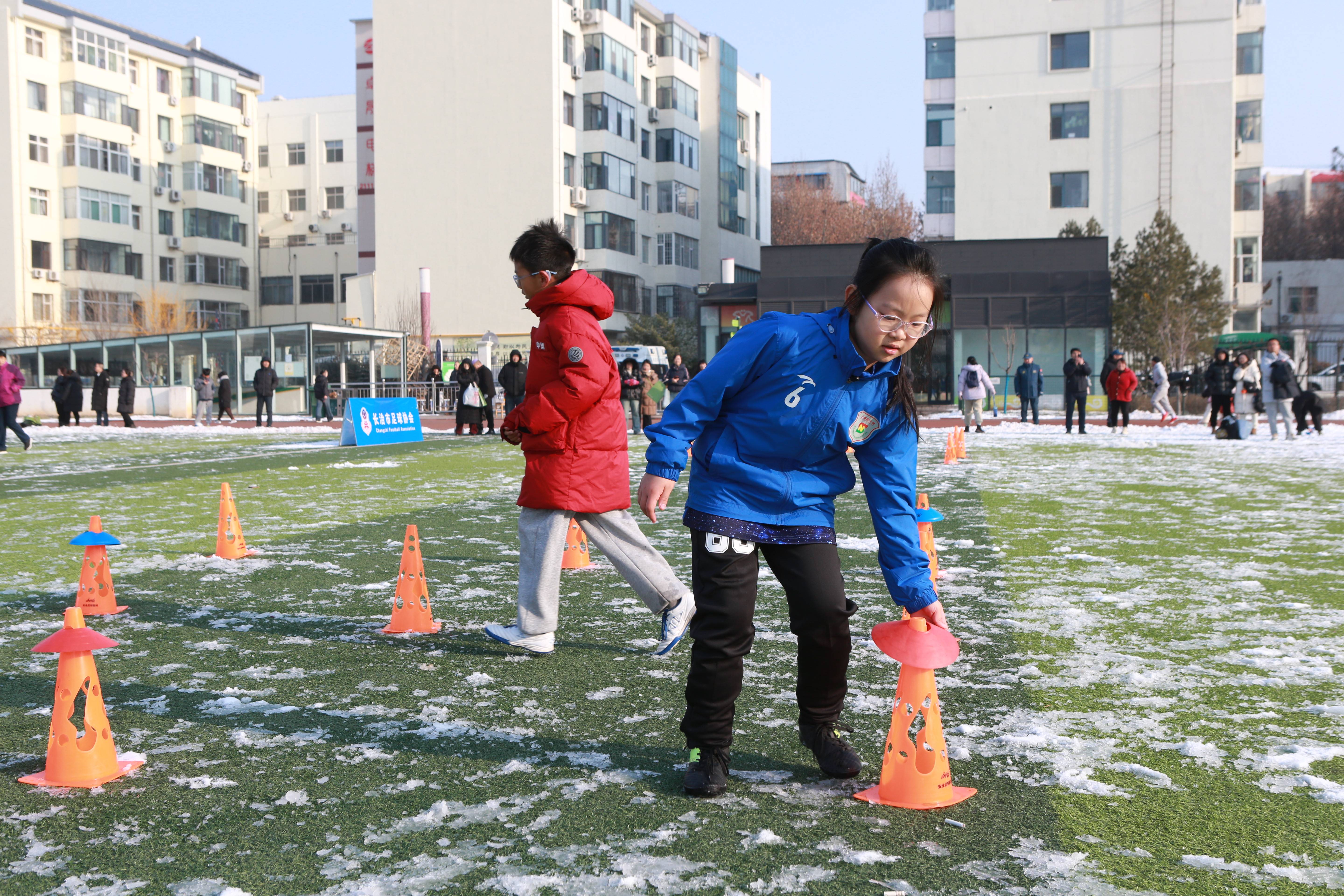 2026迎新年"奔跑吧少年"长治市青少年足球嘉年华公益活动在体育公园举行