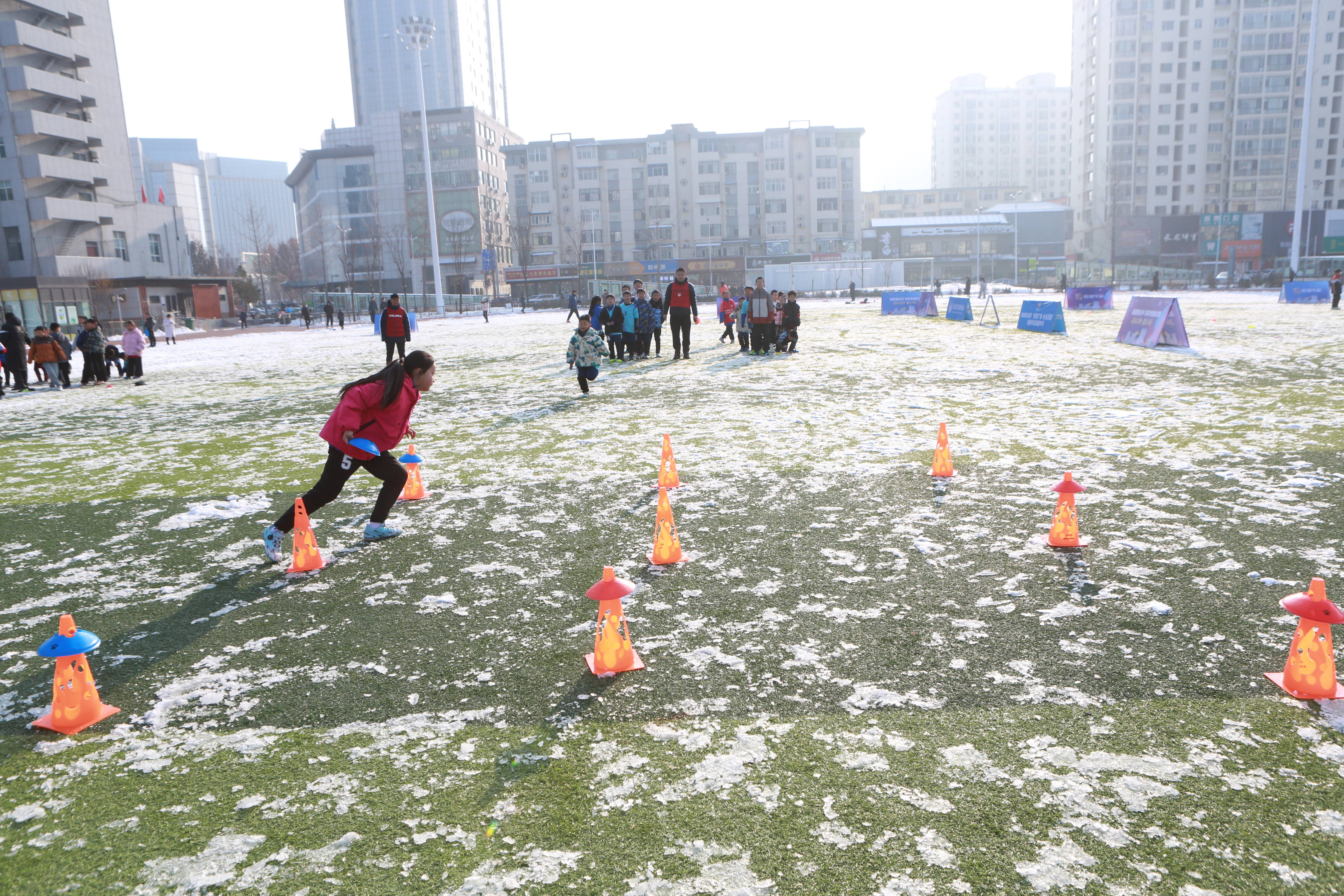 2026迎新年"奔跑吧少年"长治市青少年足球嘉年华公益活动在体育公园举行