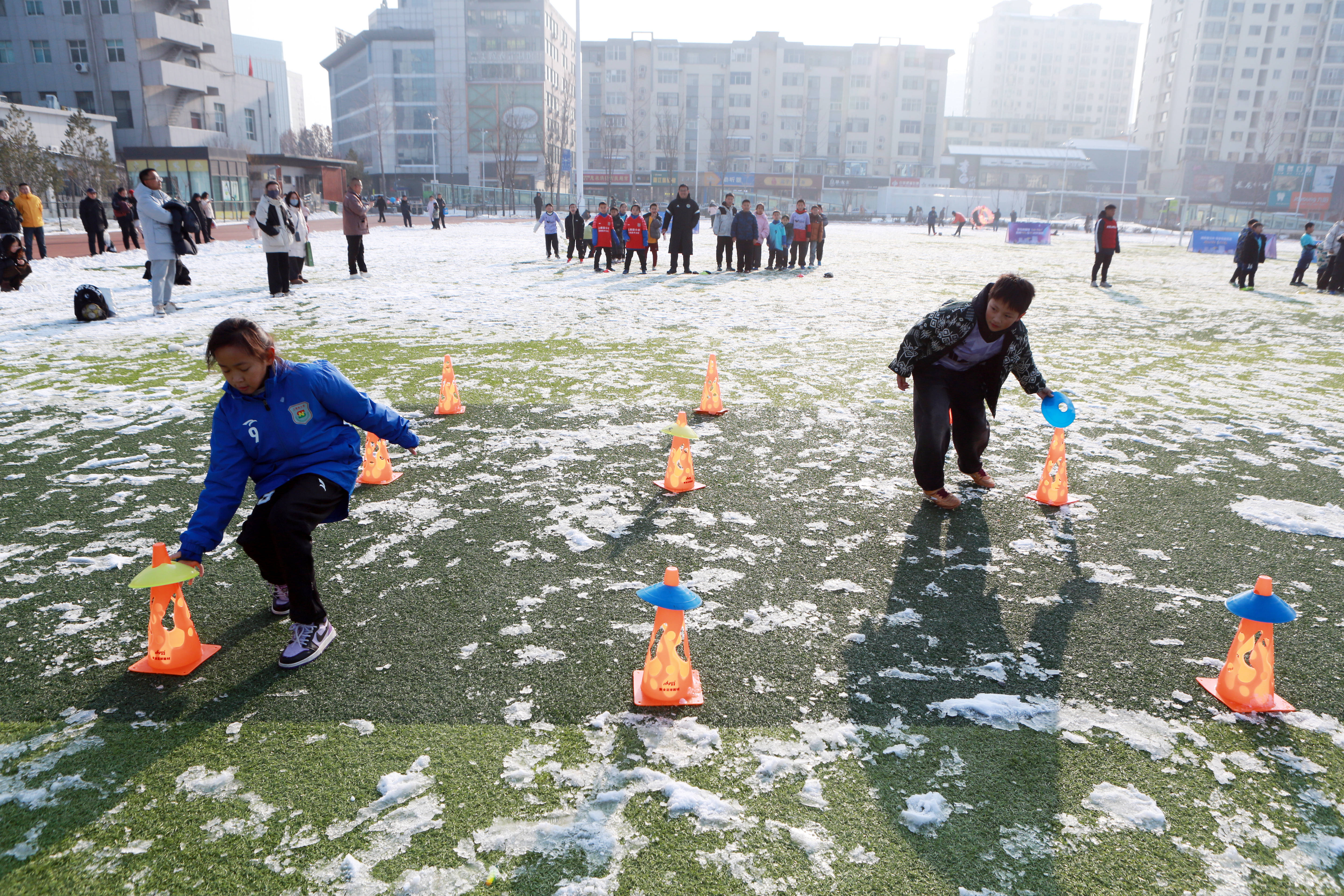 2026迎新年"奔跑吧少年"长治市青少年足球嘉年华公益活动在体育公园举行