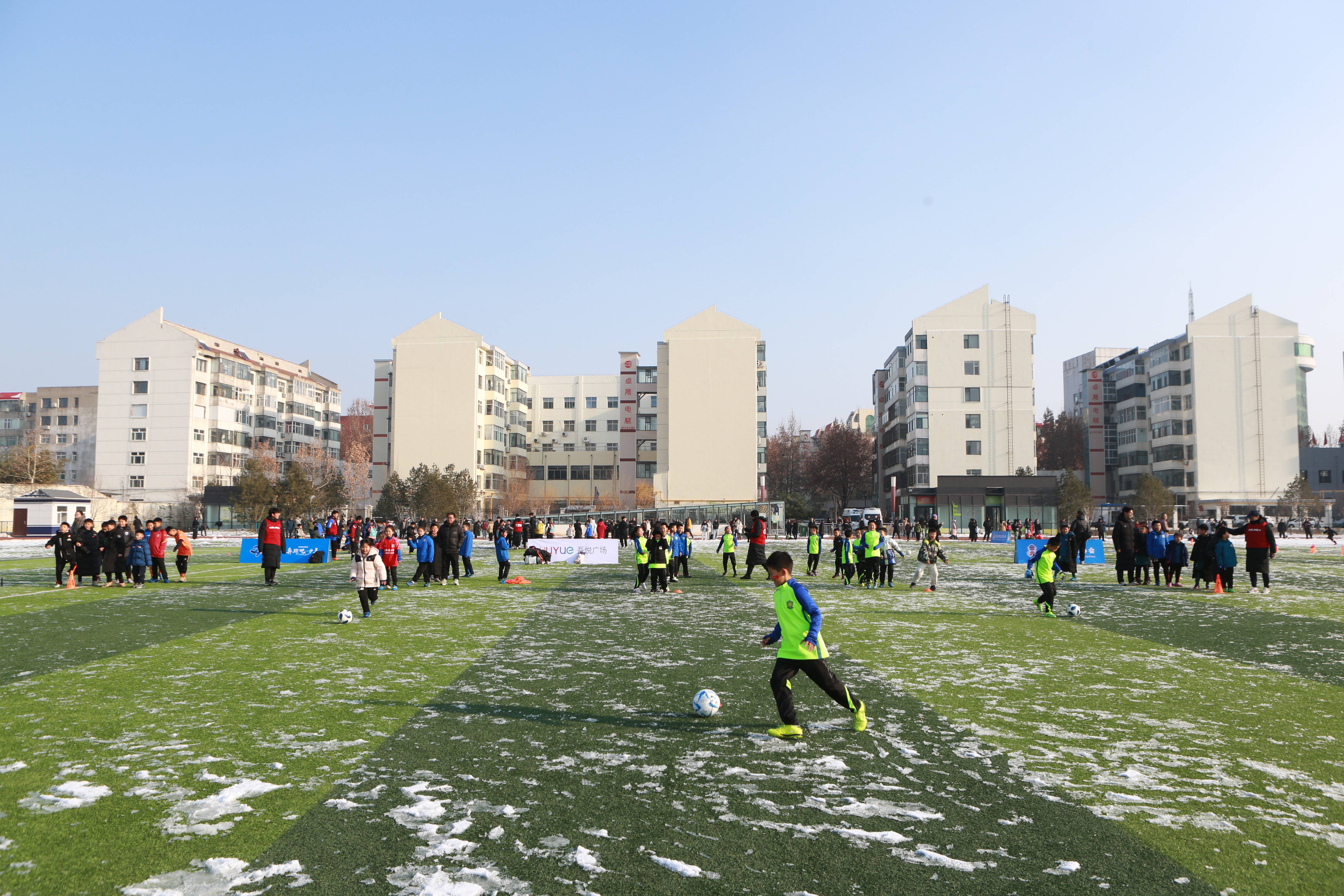 2026迎新年"奔跑吧少年"长治市青少年足球嘉年华公益活动在体育公园举行