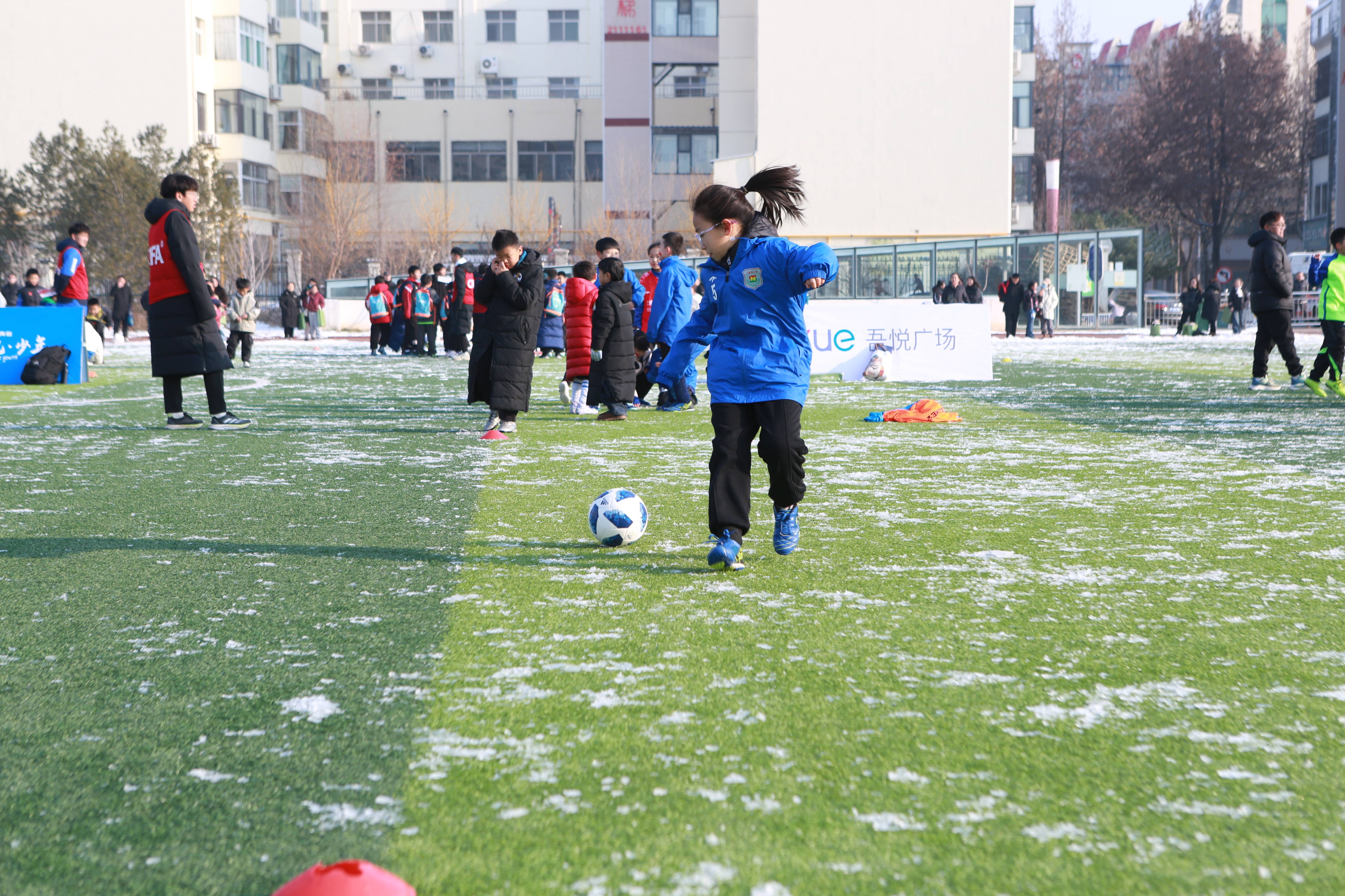 2026迎新年"奔跑吧少年"长治市青少年足球嘉年华公益活动在体育公园举行