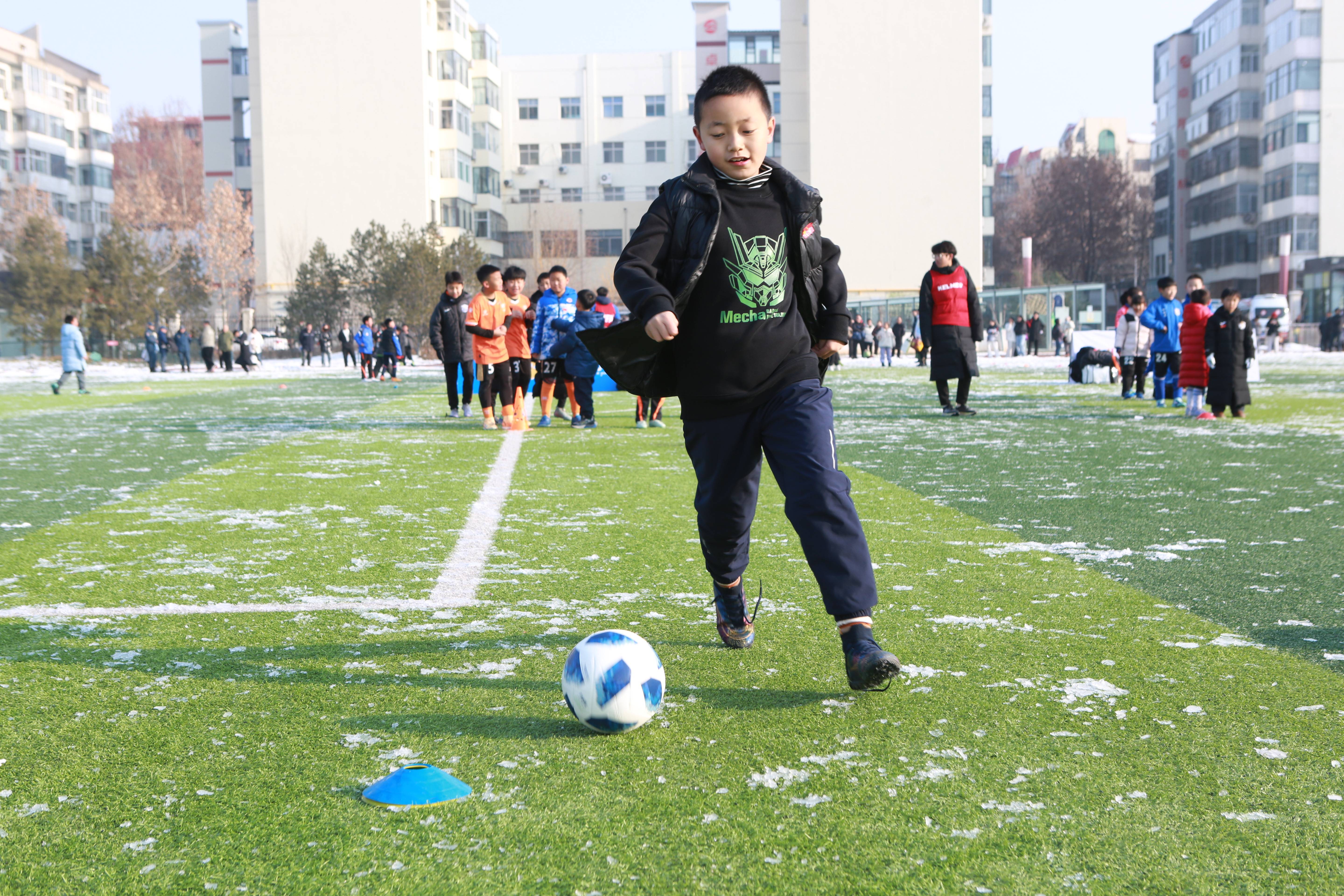 2026迎新年"奔跑吧少年"长治市青少年足球嘉年华公益活动在体育公园举行