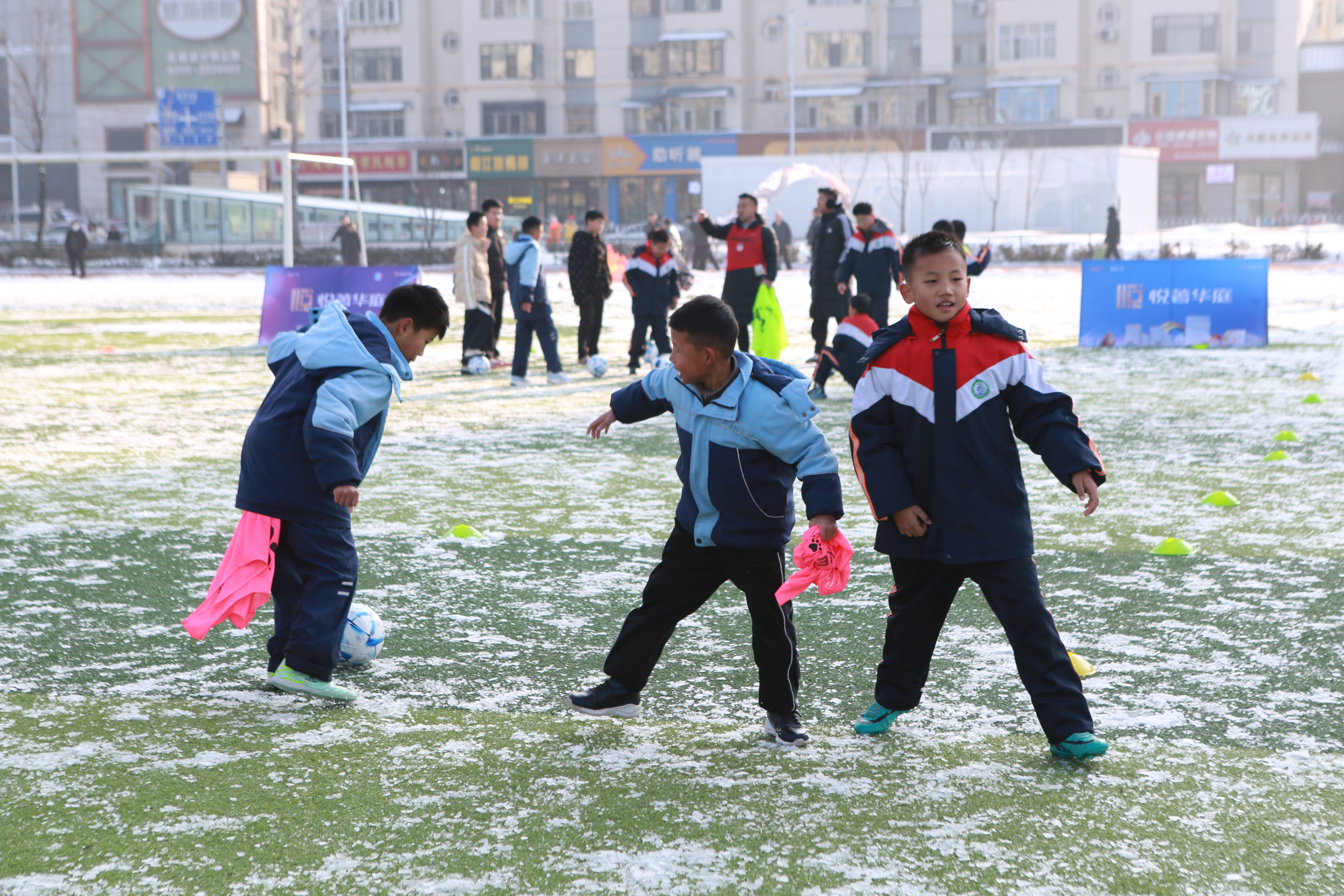 2026迎新年"奔跑吧少年"长治市青少年足球嘉年华公益活动在体育公园举行