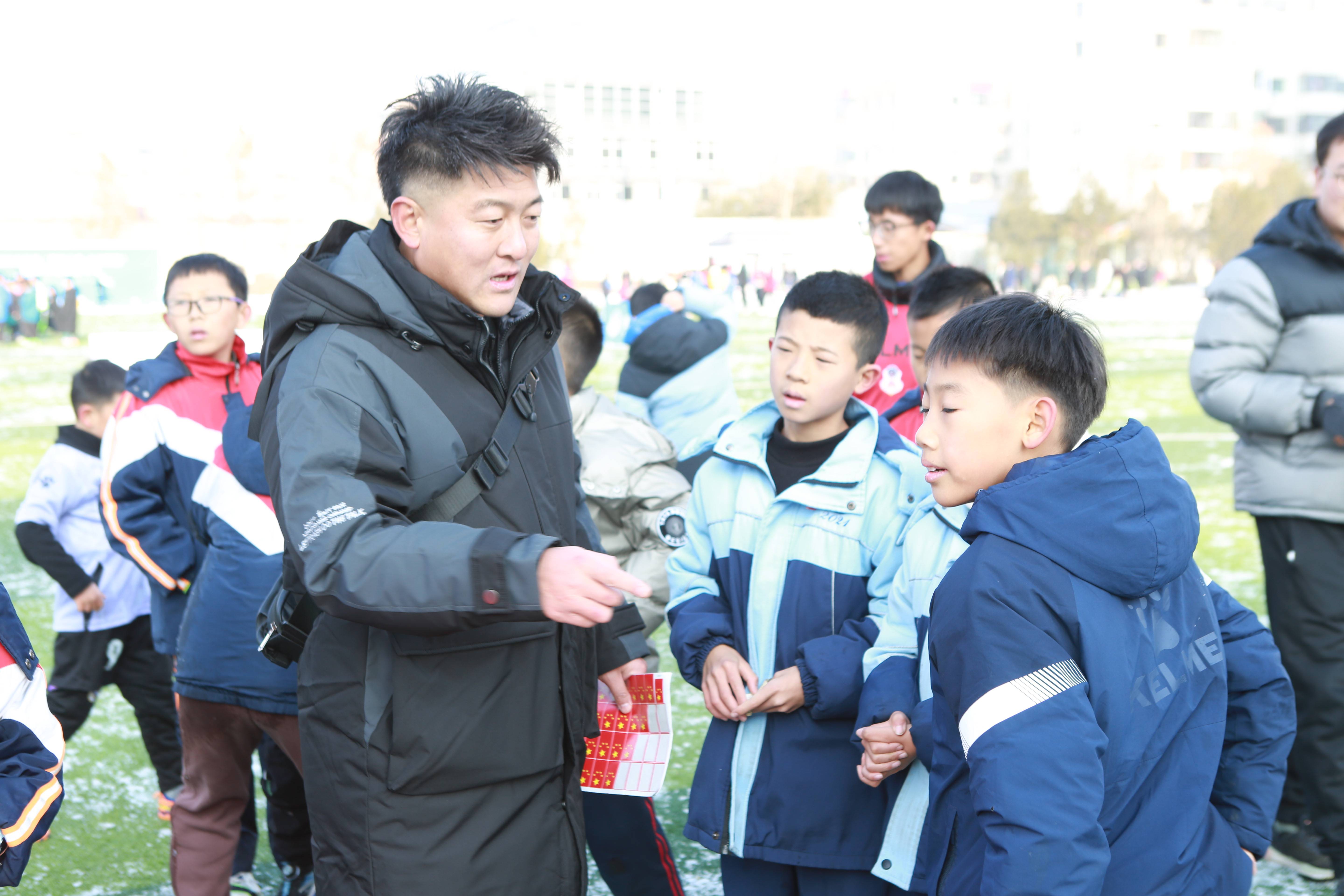 2026迎新年"奔跑吧少年"长治市青少年足球嘉年华公益活动在体育公园举行