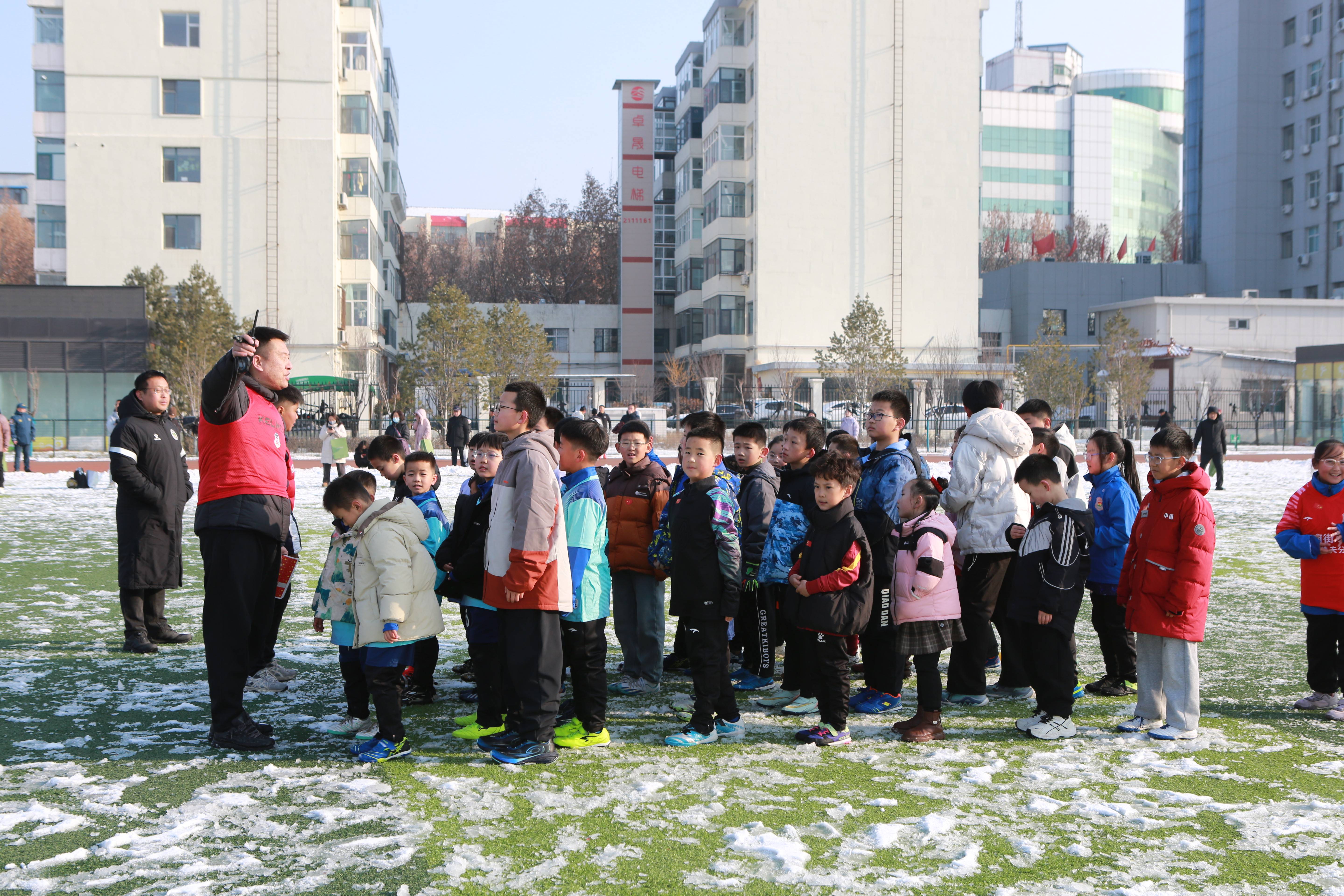 2026迎新年"奔跑吧少年"长治市青少年足球嘉年华公益活动在体育公园举行