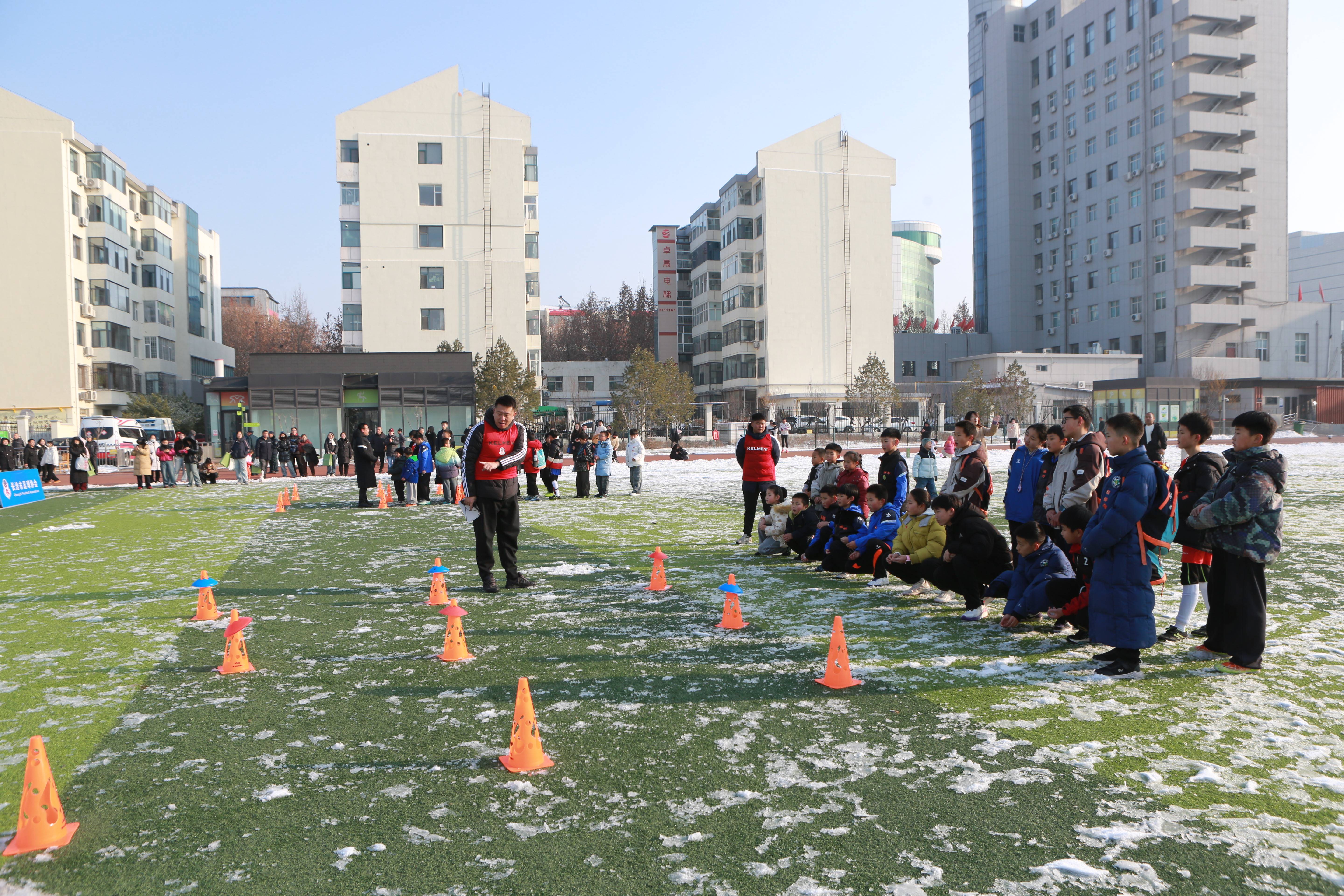 2026迎新年"奔跑吧少年"长治市青少年足球嘉年华公益活动在体育公园举行