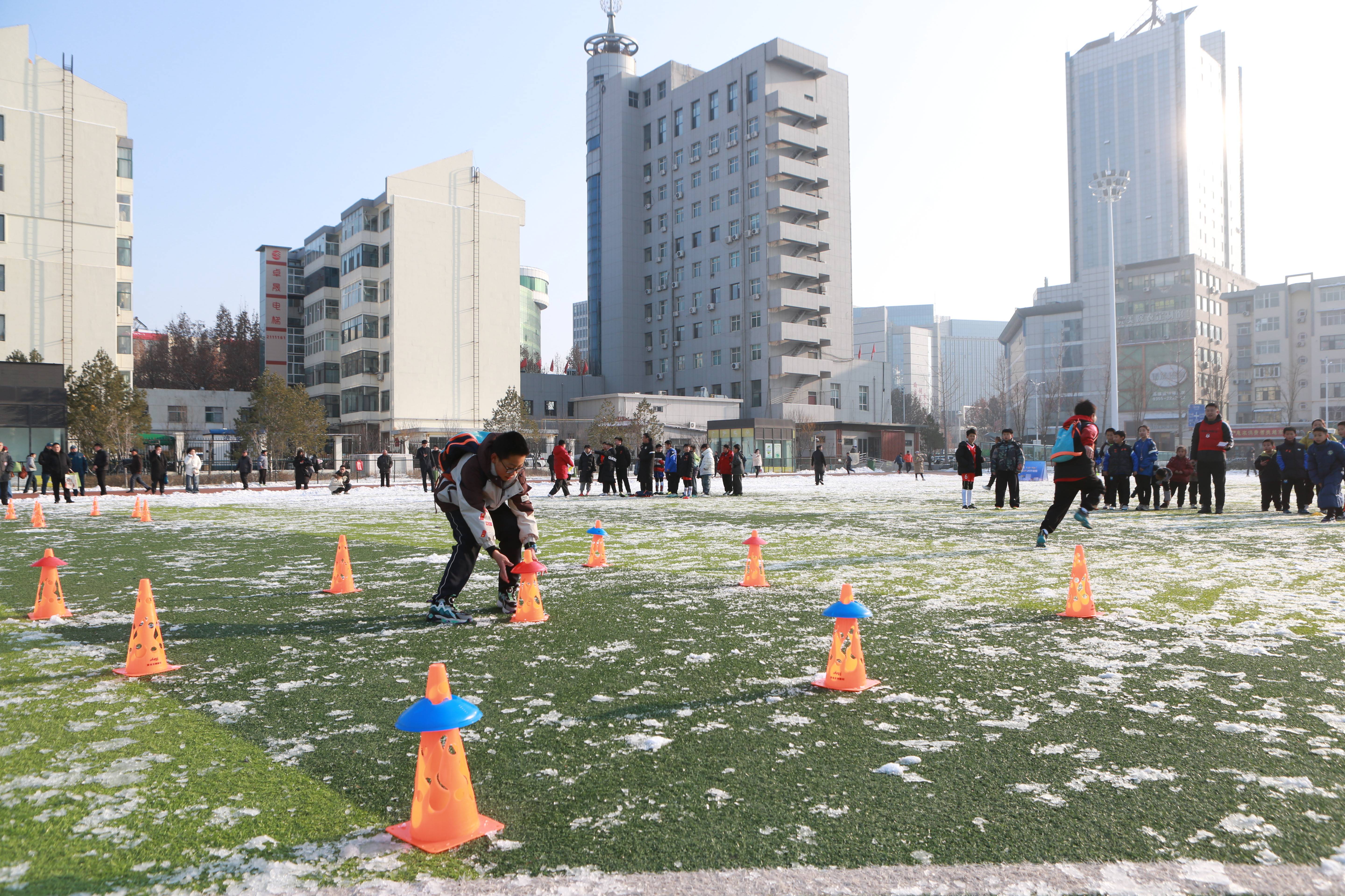 2026迎新年"奔跑吧少年"长治市青少年足球嘉年华公益活动在体育公园举行