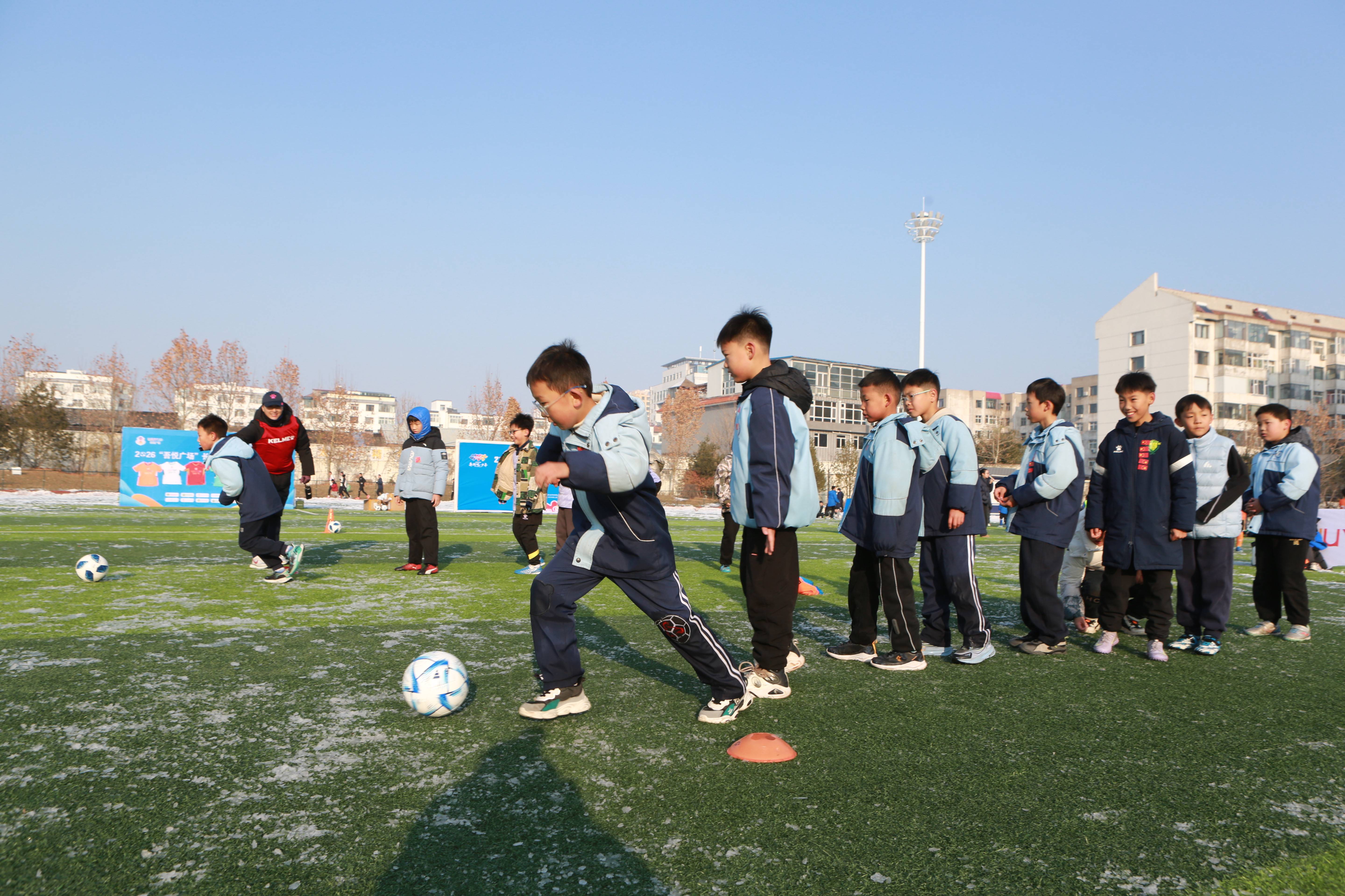 2026迎新年"奔跑吧少年"长治市青少年足球嘉年华公益活动在体育公园举行