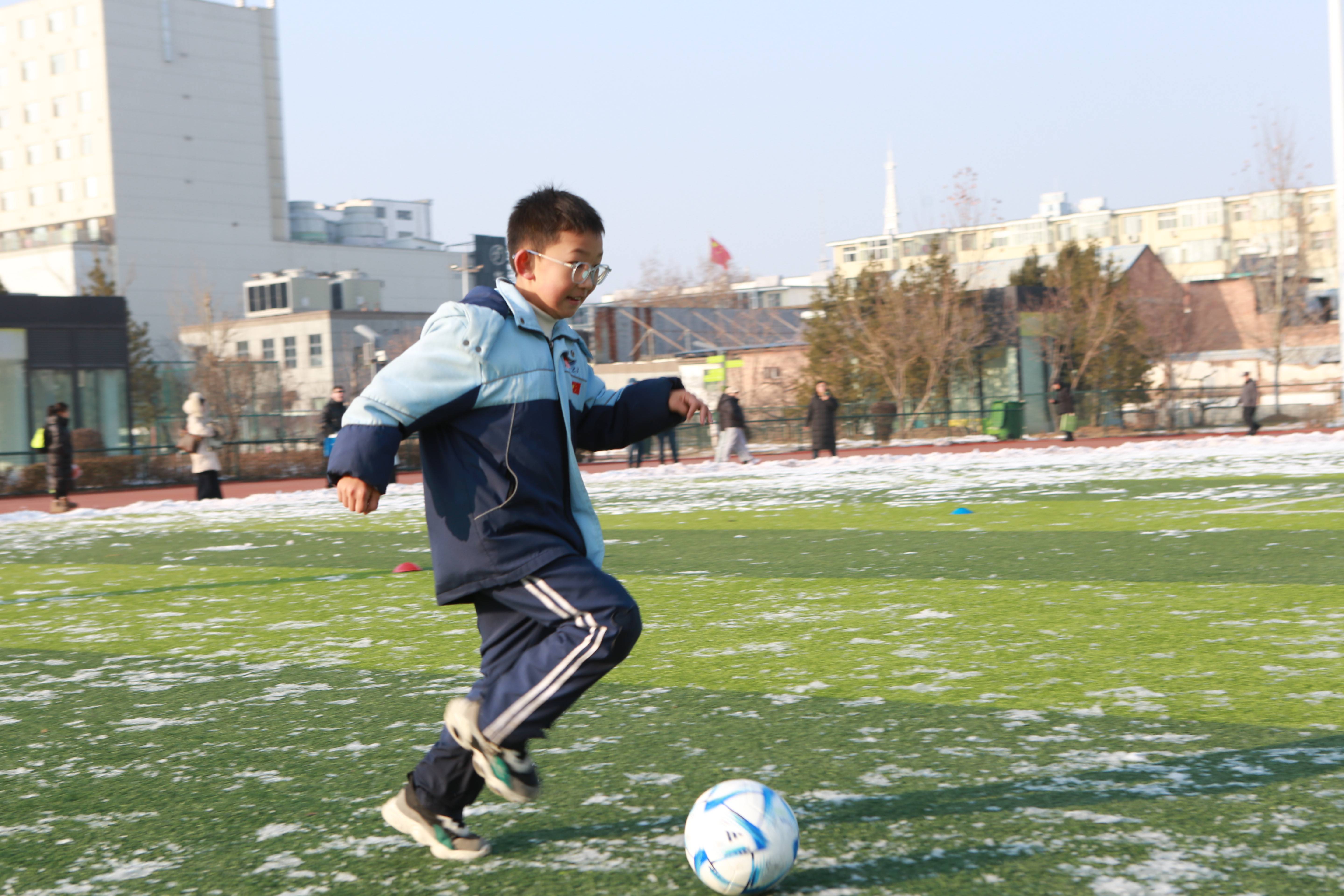 2026迎新年"奔跑吧少年"长治市青少年足球嘉年华公益活动在体育公园举行