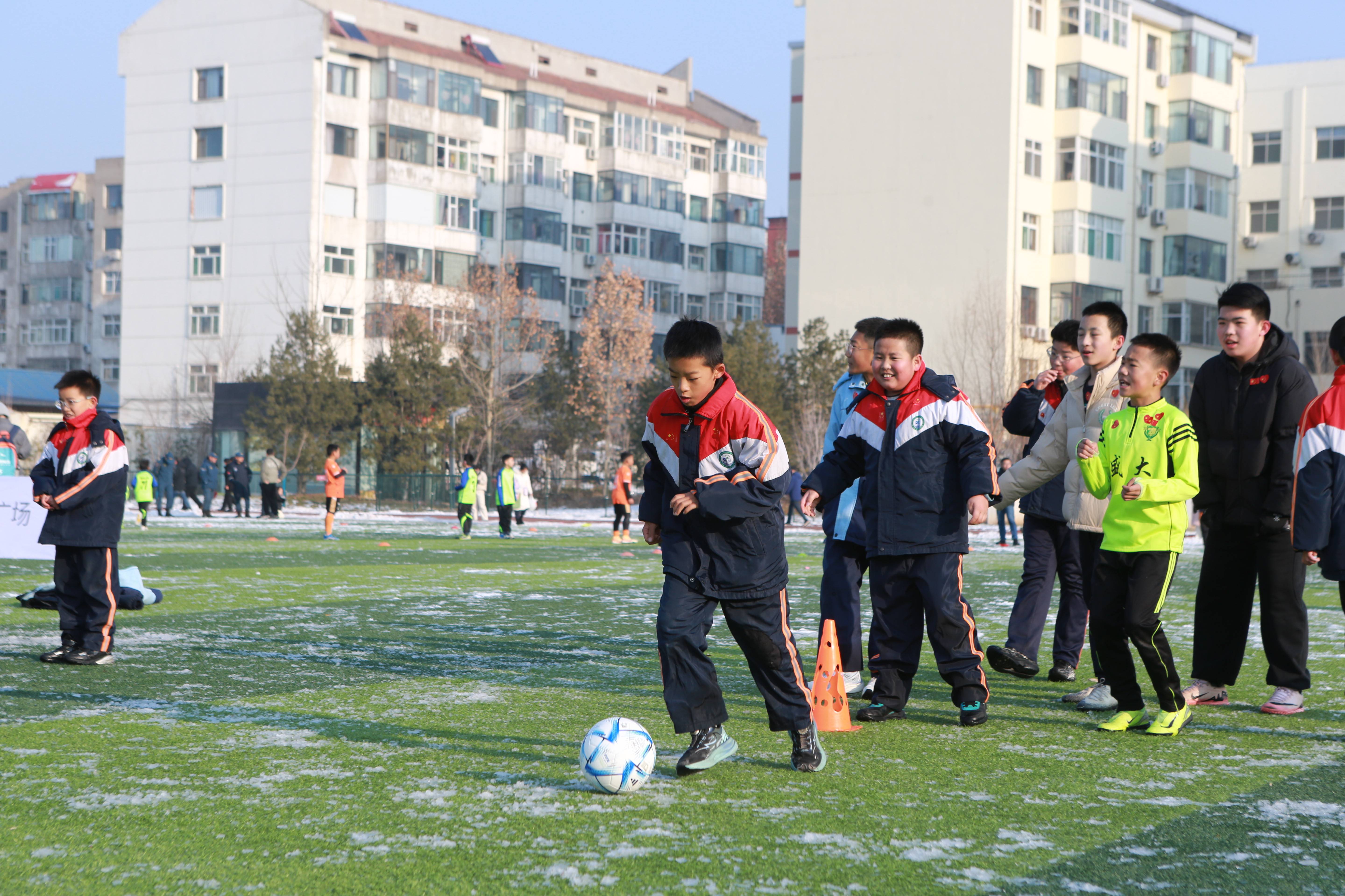 2026迎新年"奔跑吧少年"长治市青少年足球嘉年华公益活动在体育公园举行