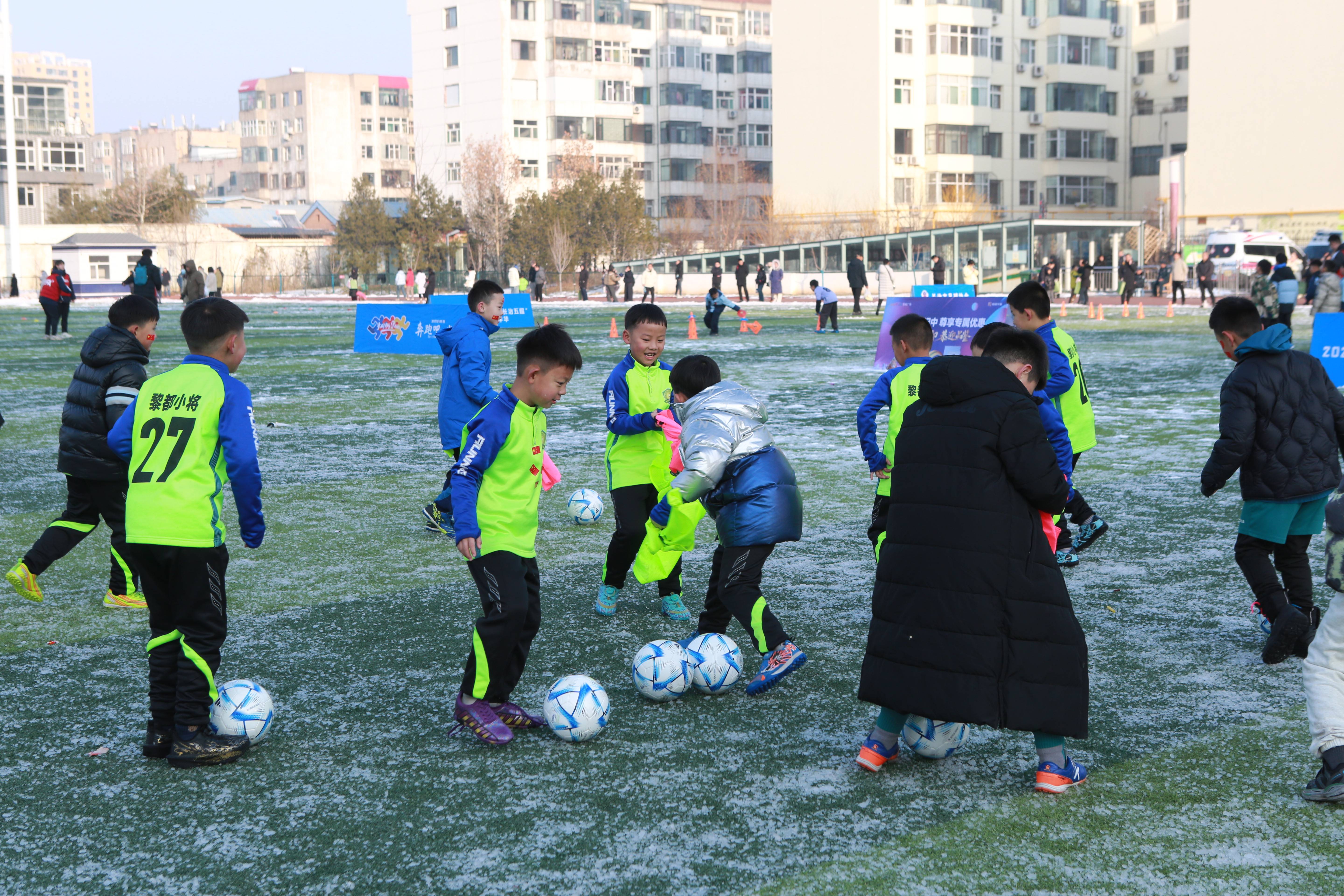 2026迎新年"奔跑吧少年"长治市青少年足球嘉年华公益活动在体育公园举行