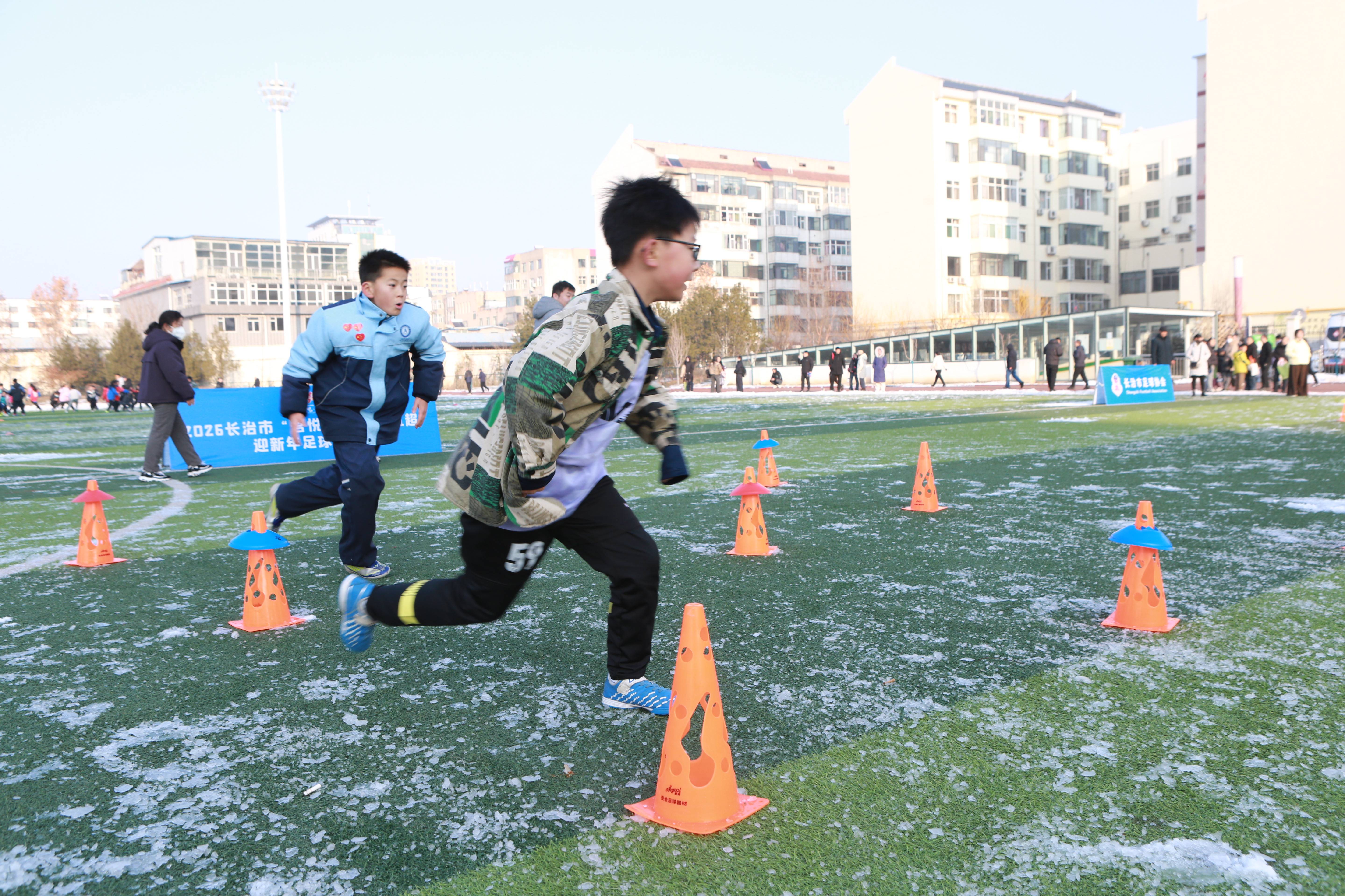 2026迎新年"奔跑吧少年"长治市青少年足球嘉年华公益活动在体育公园举行