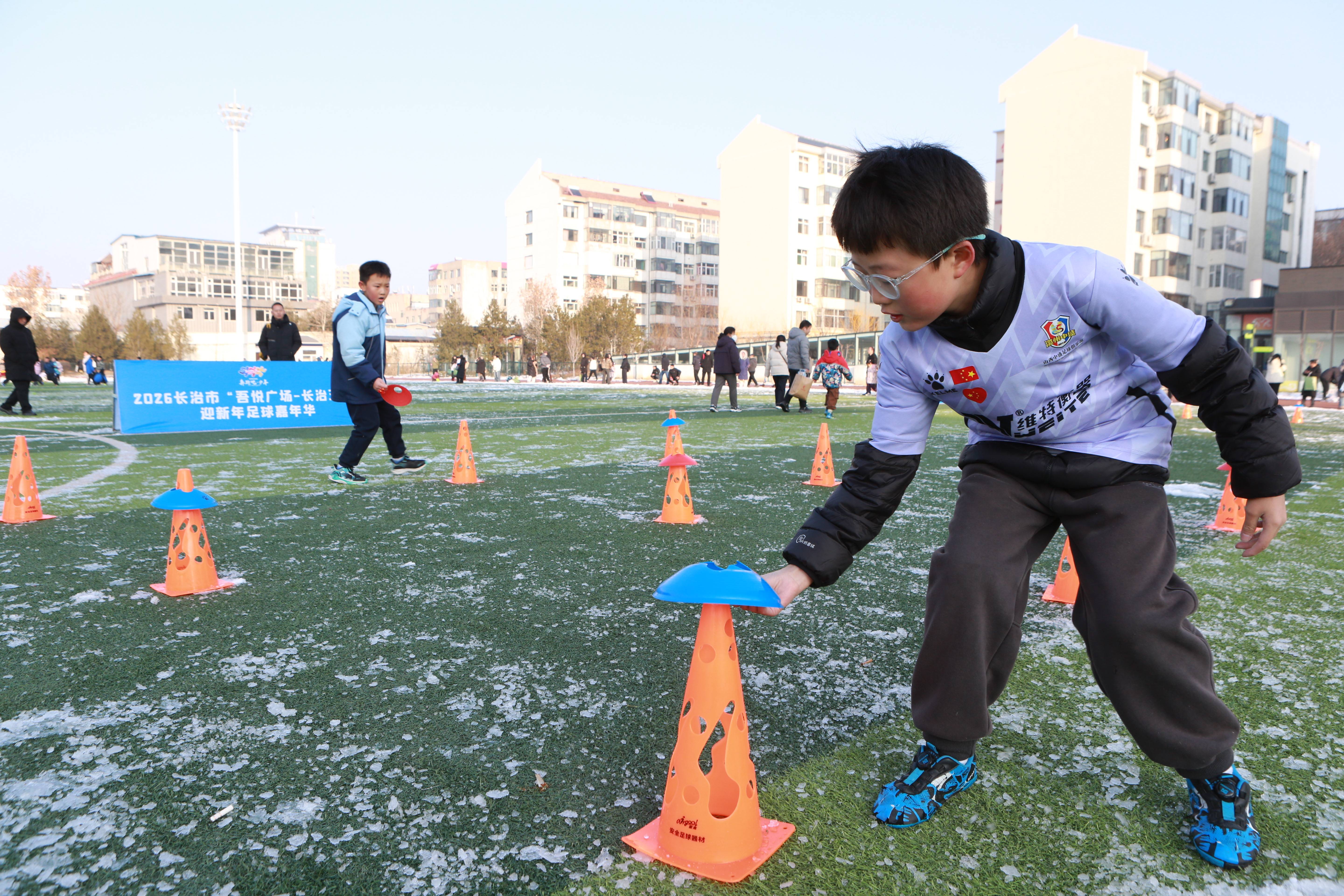 2026迎新年"奔跑吧少年"长治市青少年足球嘉年华公益活动在体育公园举行