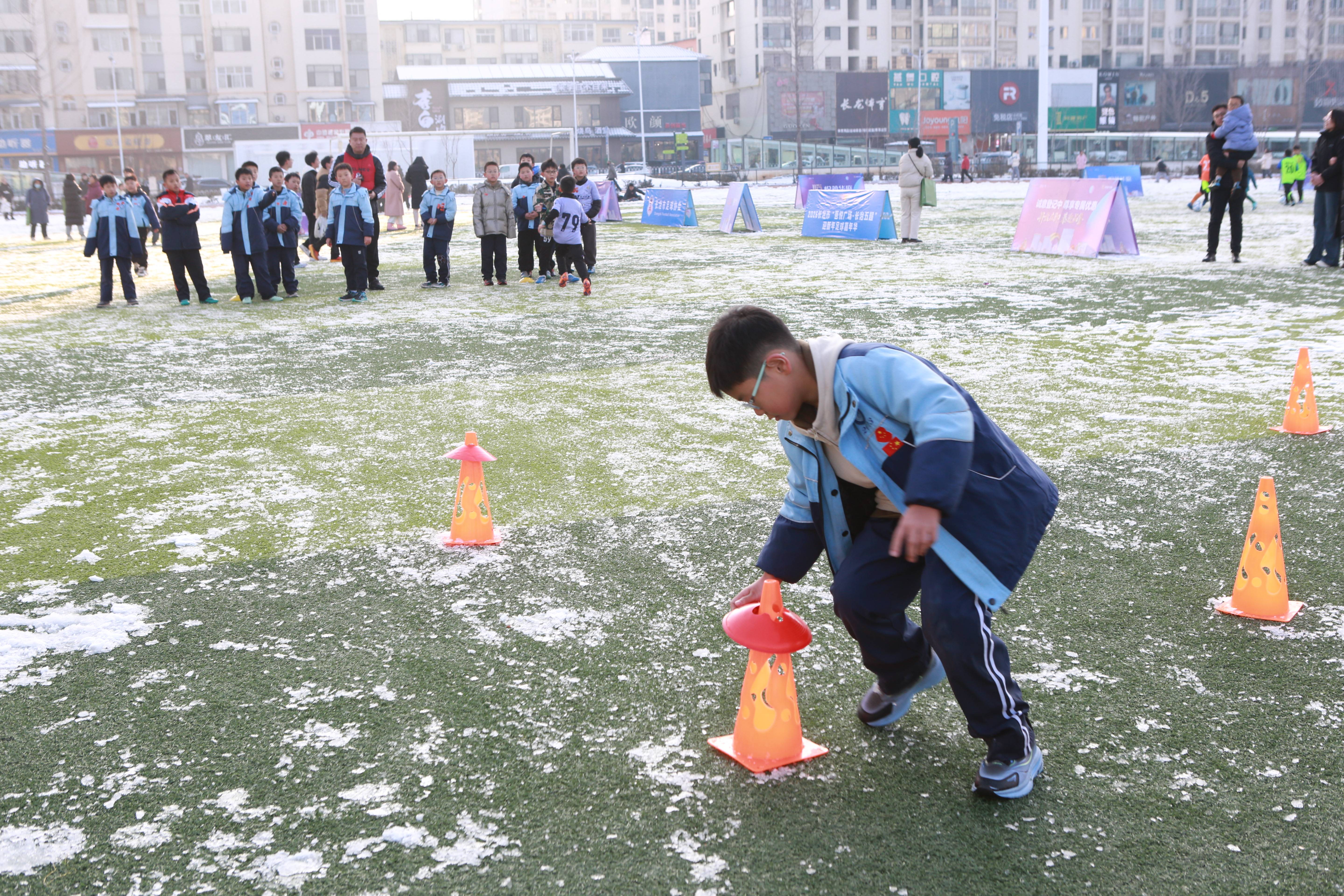 2026迎新年"奔跑吧少年"长治市青少年足球嘉年华公益活动在体育公园举行