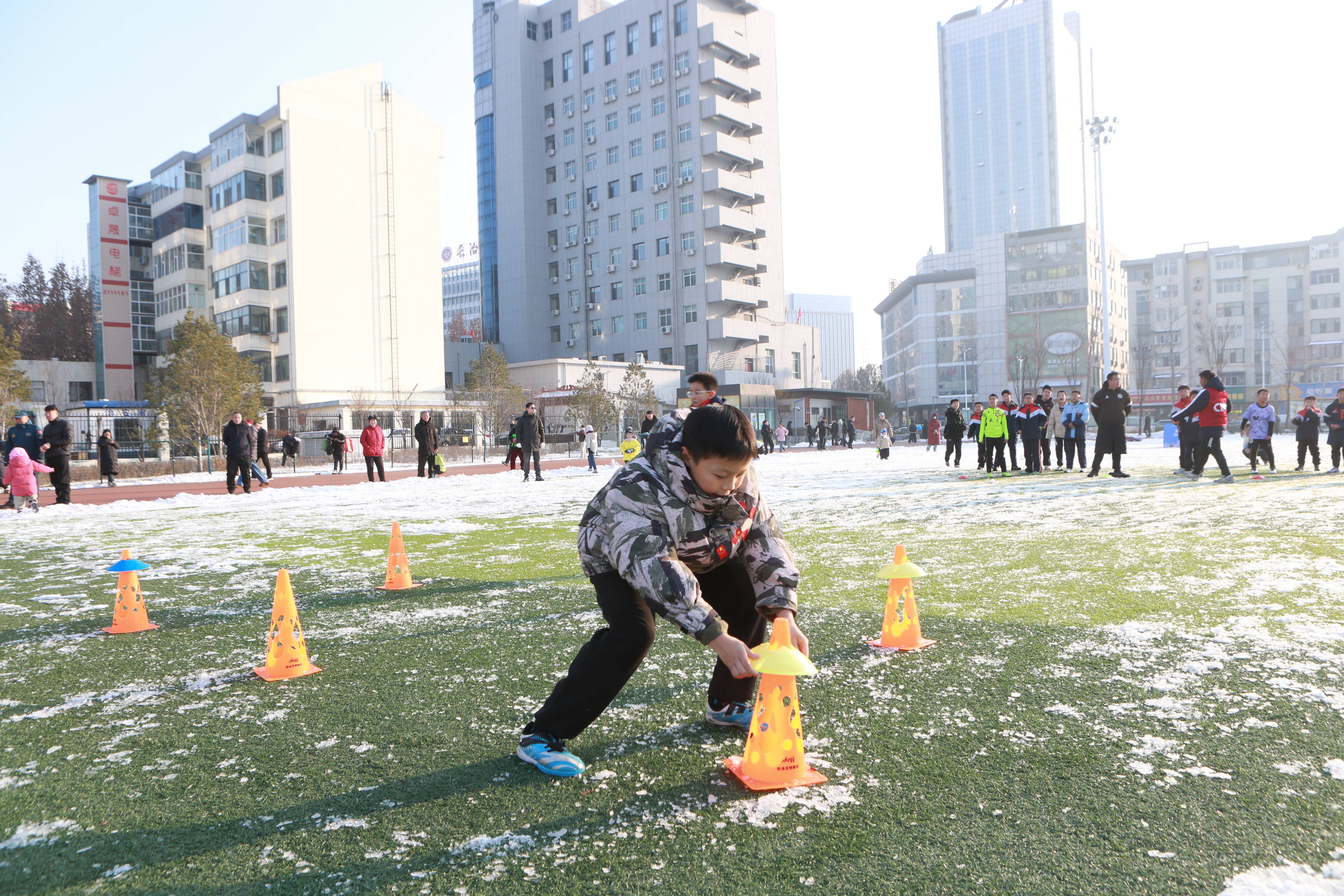 2026迎新年"奔跑吧少年"长治市青少年足球嘉年华公益活动在体育公园举行