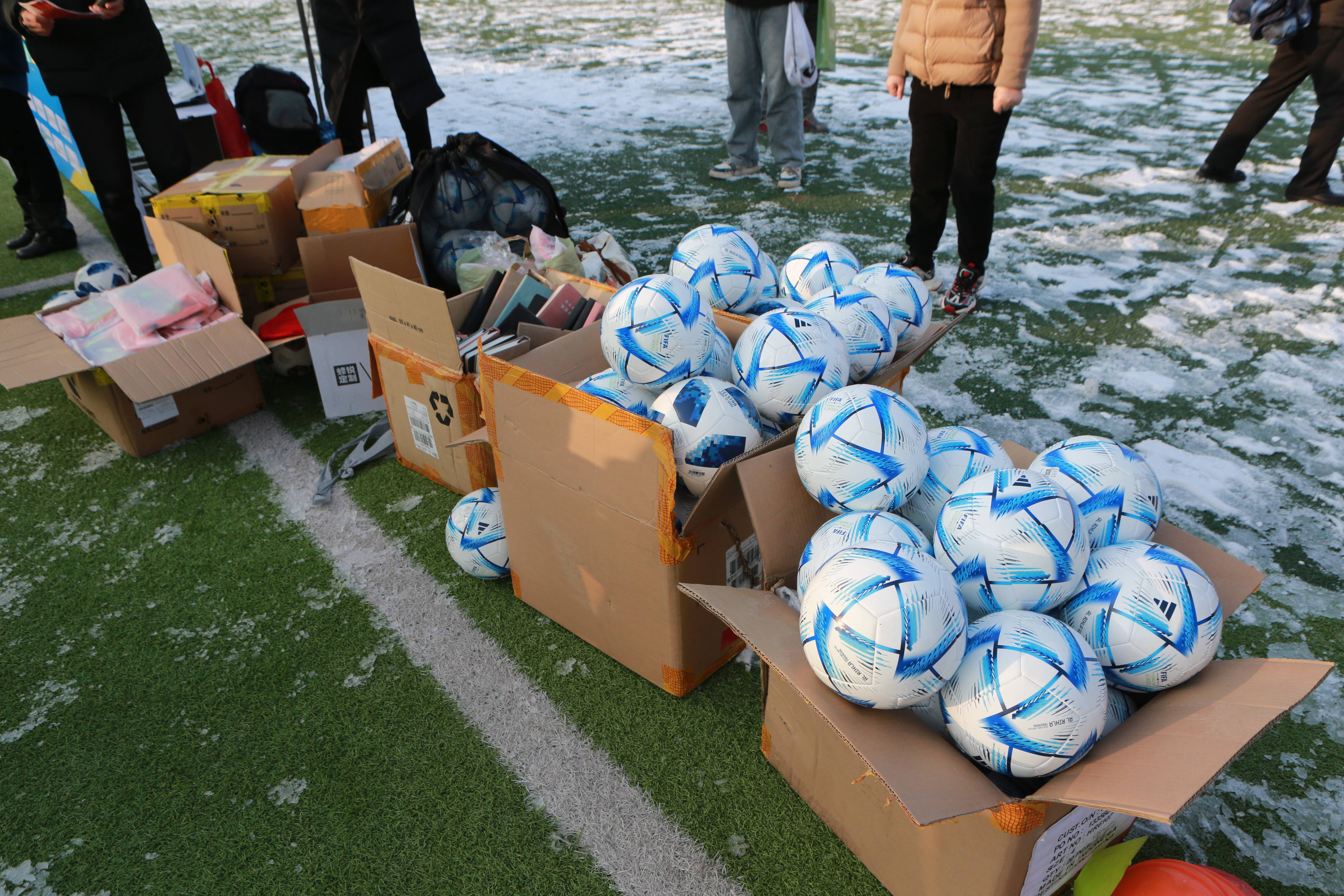 2026迎新年"奔跑吧少年"长治市青少年足球嘉年华公益活动在体育公园举行