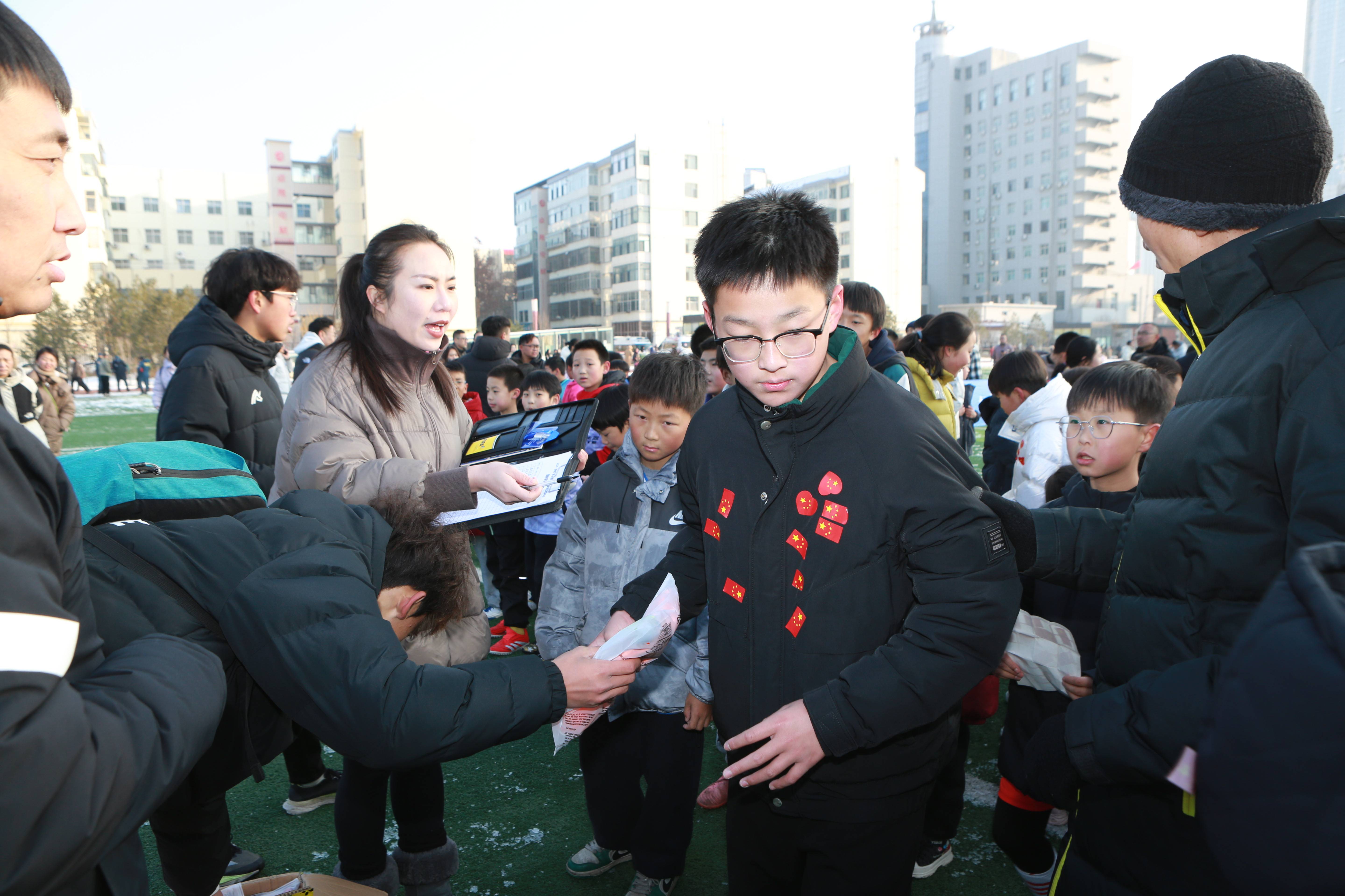 2026迎新年"奔跑吧少年"长治市青少年足球嘉年华公益活动在体育公园举行