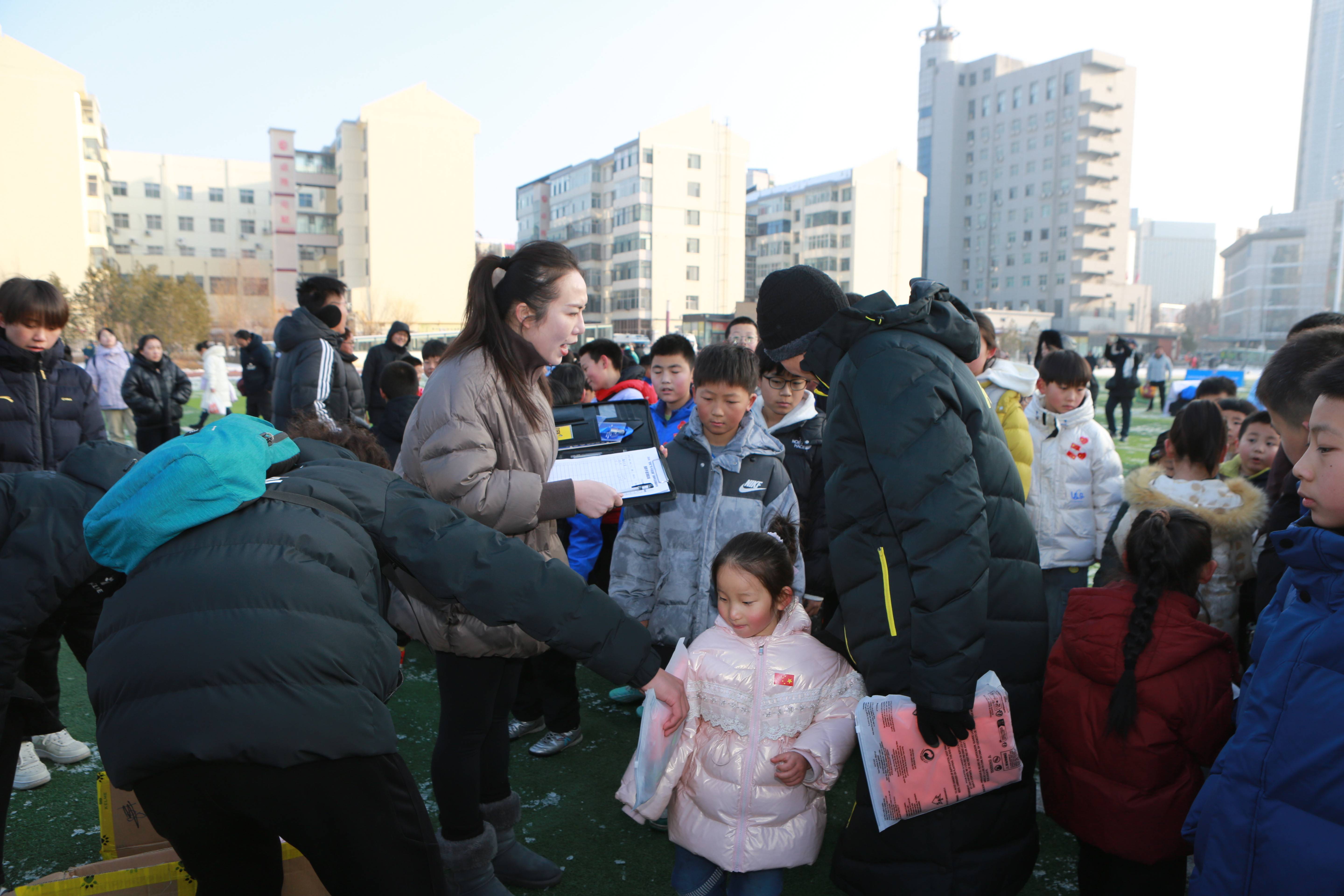 2026迎新年"奔跑吧少年"长治市青少年足球嘉年华公益活动在体育公园举行