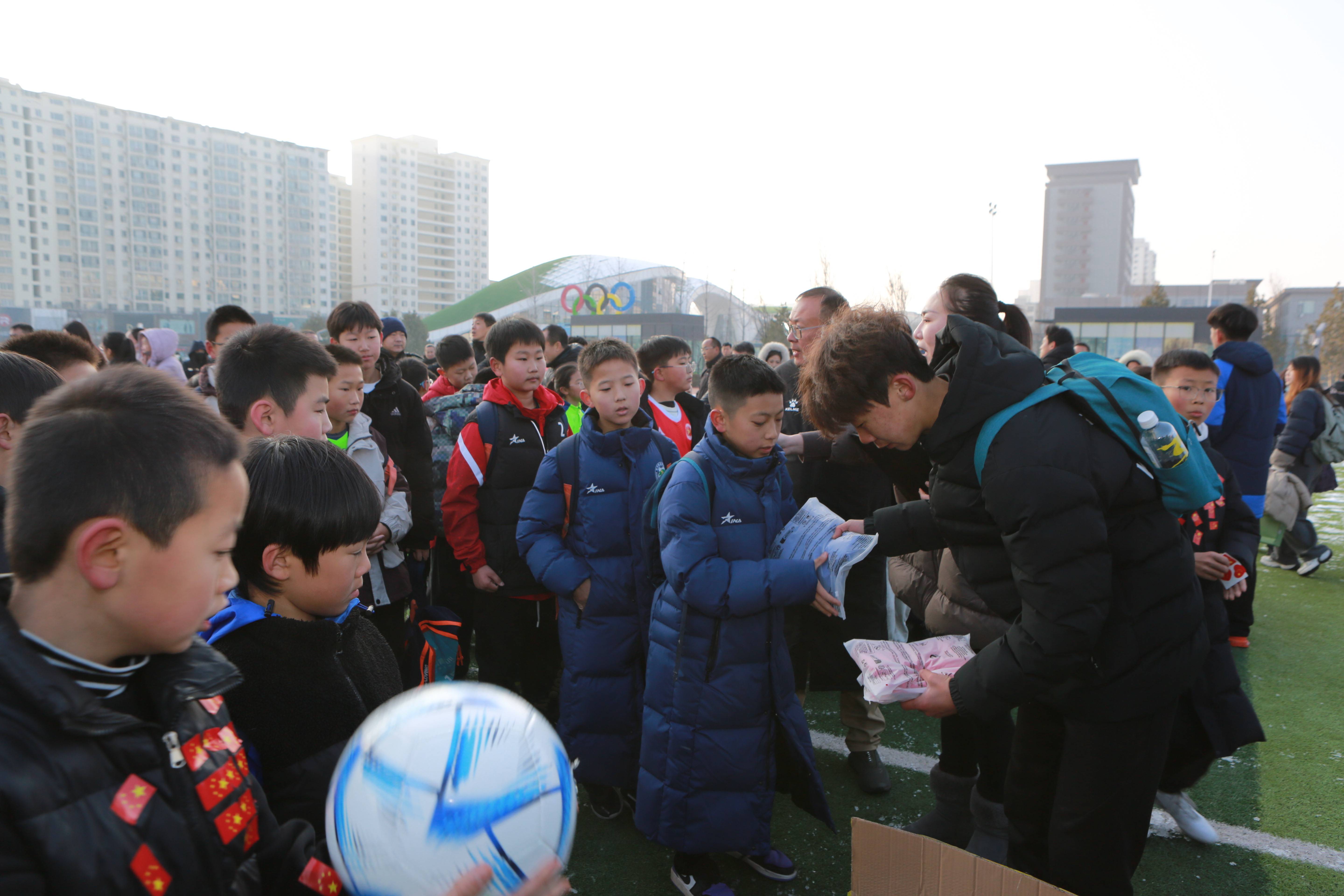 2026迎新年"奔跑吧少年"长治市青少年足球嘉年华公益活动在体育公园举行