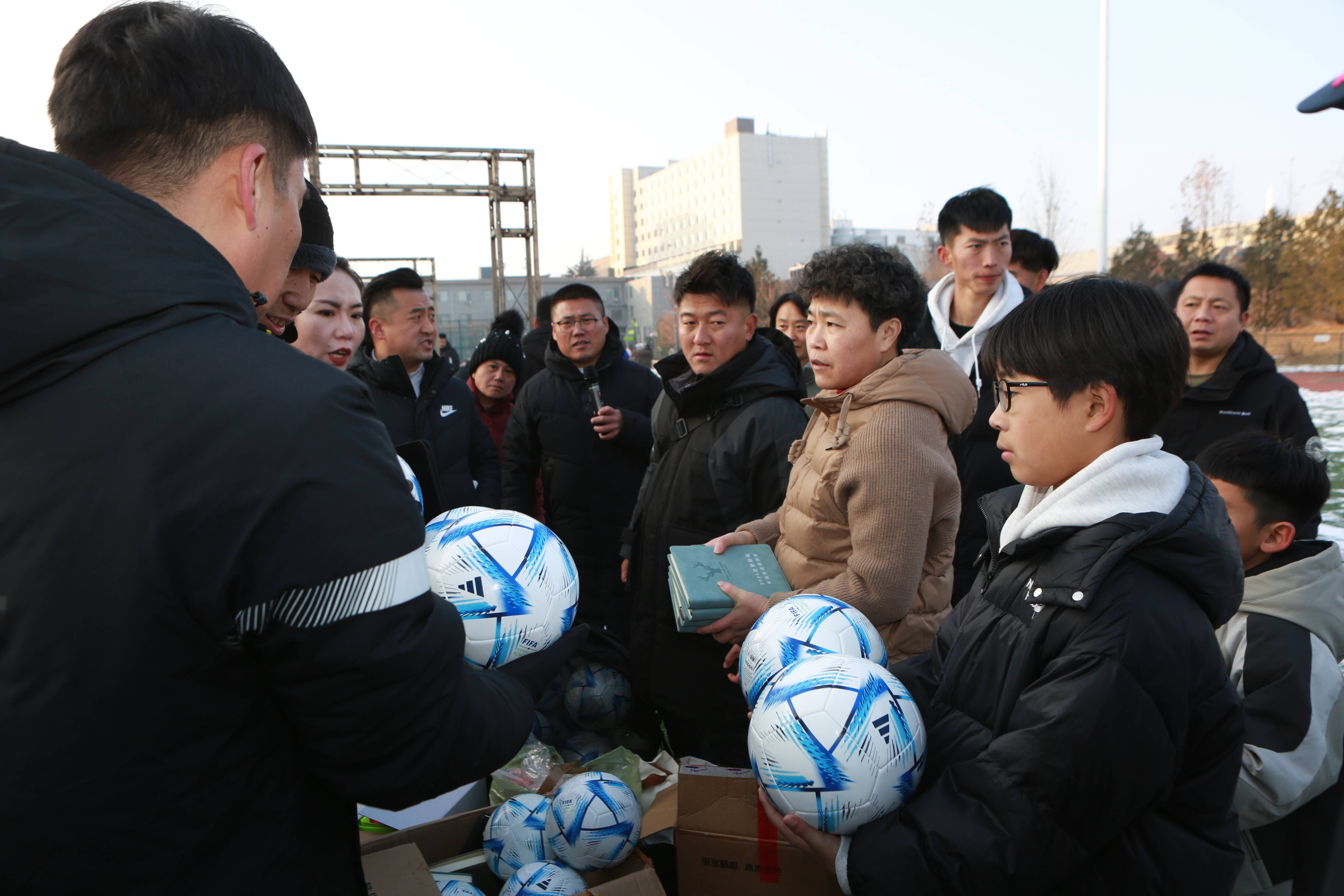 2026迎新年"奔跑吧少年"长治市青少年足球嘉年华公益活动在体育公园举行