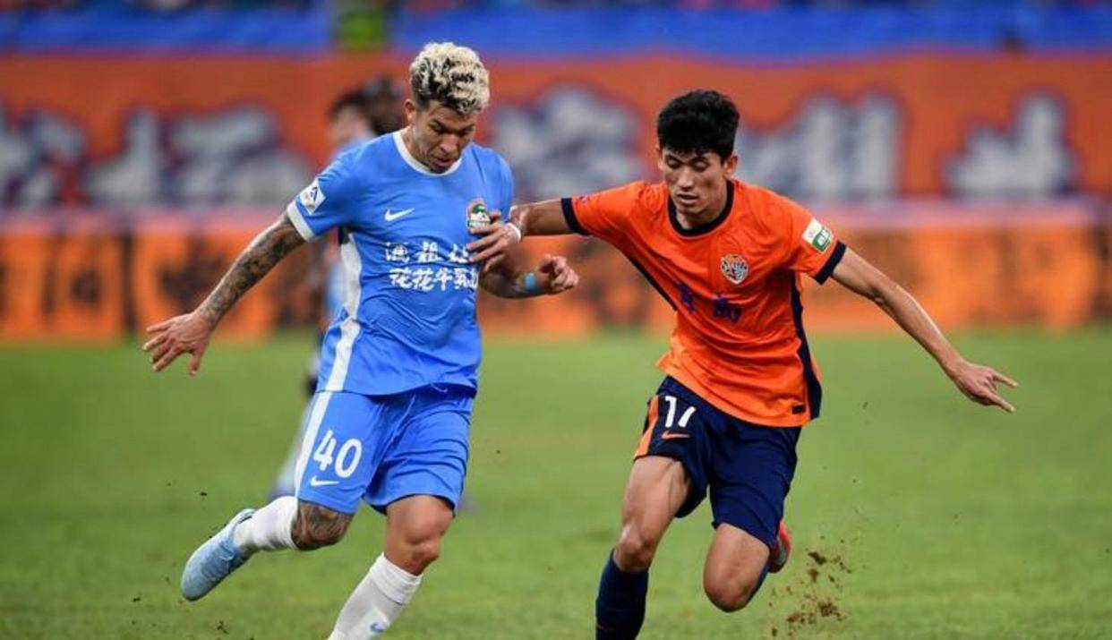 青岛海牛足球俱乐部副总经理冯文静今日在抖音发文，疑似回应海牛队被足协罚款80万和扣联赛7分处罚，表达球队态度和未来打算