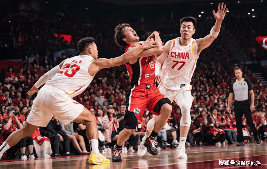 中国男篮12人新名单公布！最大争议诞生，PK中国台北裁判组也出炉