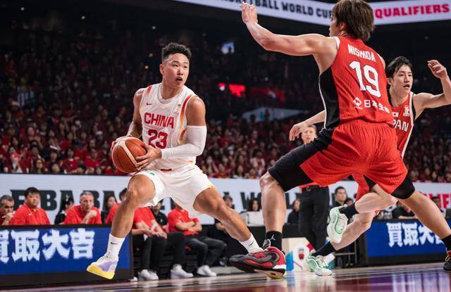 世界杯亚洲区预选赛 中国男篮87比80击败日本 展现拼搏精神