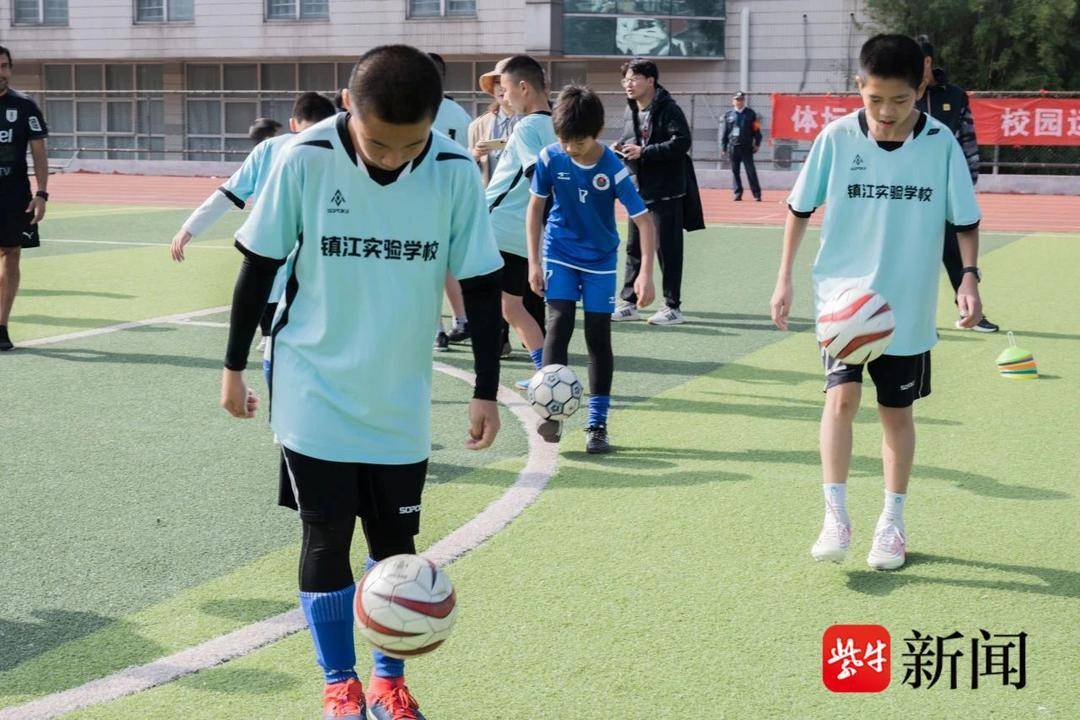 绿茵逐梦登央视！镇江实验学校足球小将闪耀《大宋词人传》