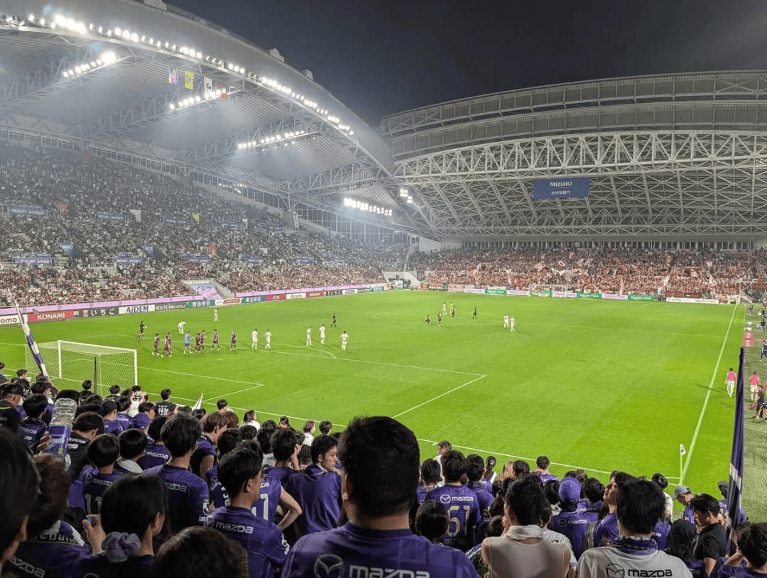 我们还在学传控，日本足球早变了，揭秘他们踢的，到底是什么足球？