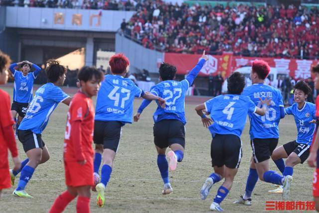 “惊世倒钩”入选“央视十佳球”，永州队张涛回应：灵光乍现，小时候踢球要看《天下足球》并写观后感