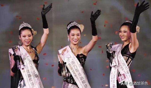 原来易建联老婆是她，美女模特是足球宝贝，36岁生俩娃身材依然好