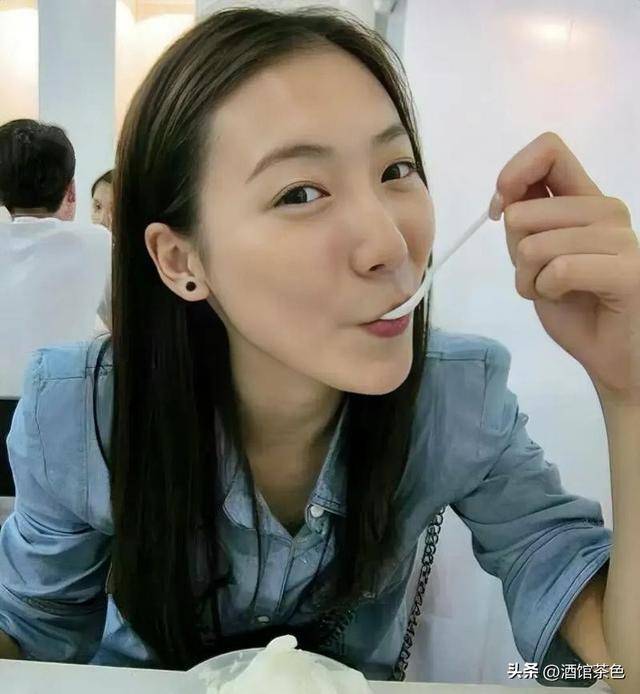 原来易建联老婆是她，美女模特是足球宝贝，36岁生俩娃身材依然好