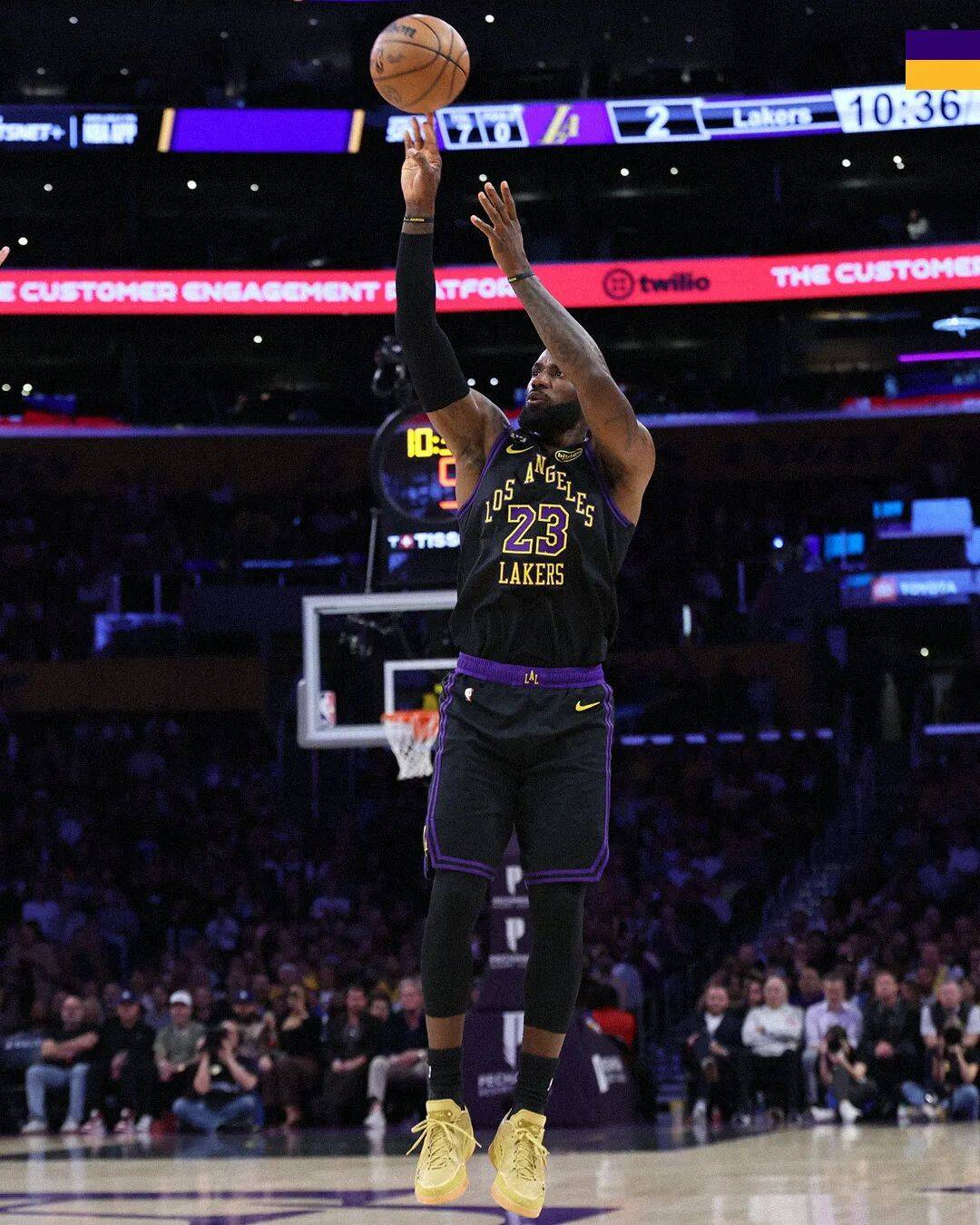 刚刚！东契奇拒投绝杀球！詹姆斯无奈，绝杀失败...