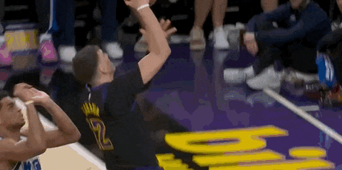 刚刚！东契奇拒投绝杀球！詹姆斯无奈，绝杀失败...