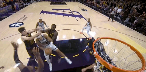 刚刚！东契奇拒投绝杀球！詹姆斯无奈，绝杀失败...