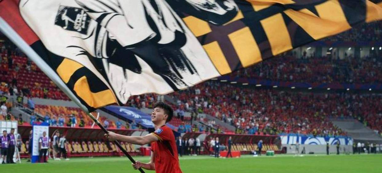 国际米兰门将帕柳卡世界杯绝世扑救成红牌关键，1994年意挪大战停区外手球惊险情景，成为94世界杯首位被罚守门员的难忘瞬间