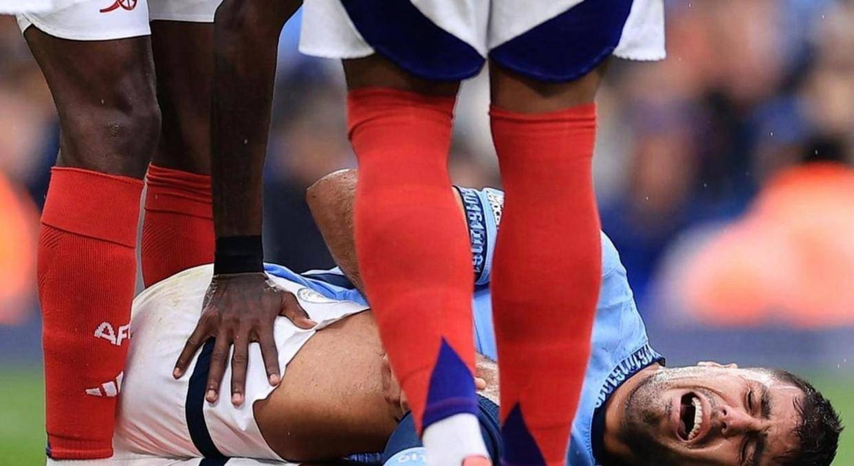 国际米兰门将帕柳卡世界杯绝世扑救成红牌关键，1994年意挪大战停区外手球惊险情景，成为94世界杯首位被罚守门员的难忘瞬间