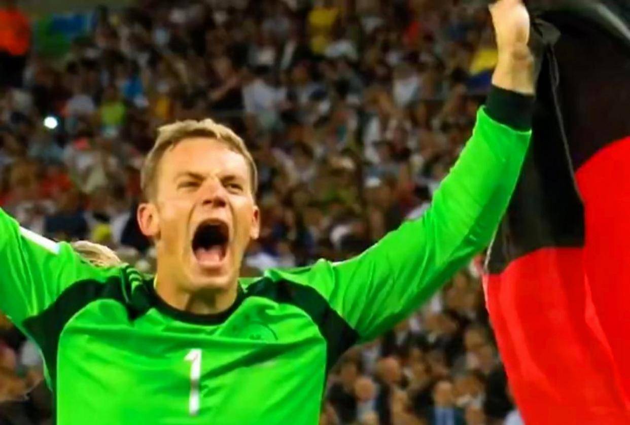 国际米兰门将帕柳卡世界杯绝世扑救成红牌关键，1994年意挪大战停区外手球惊险情景，成为94世界杯首位被罚守门员的难忘瞬间