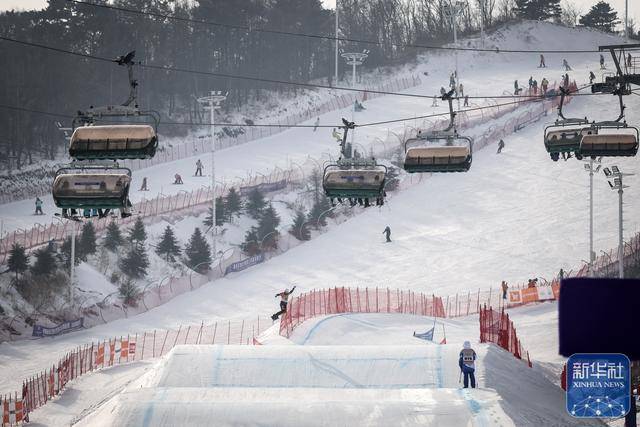 2025-2026赛季国际雪联单板滑雪障碍追逐世界杯东北亚站在沈阳开赛