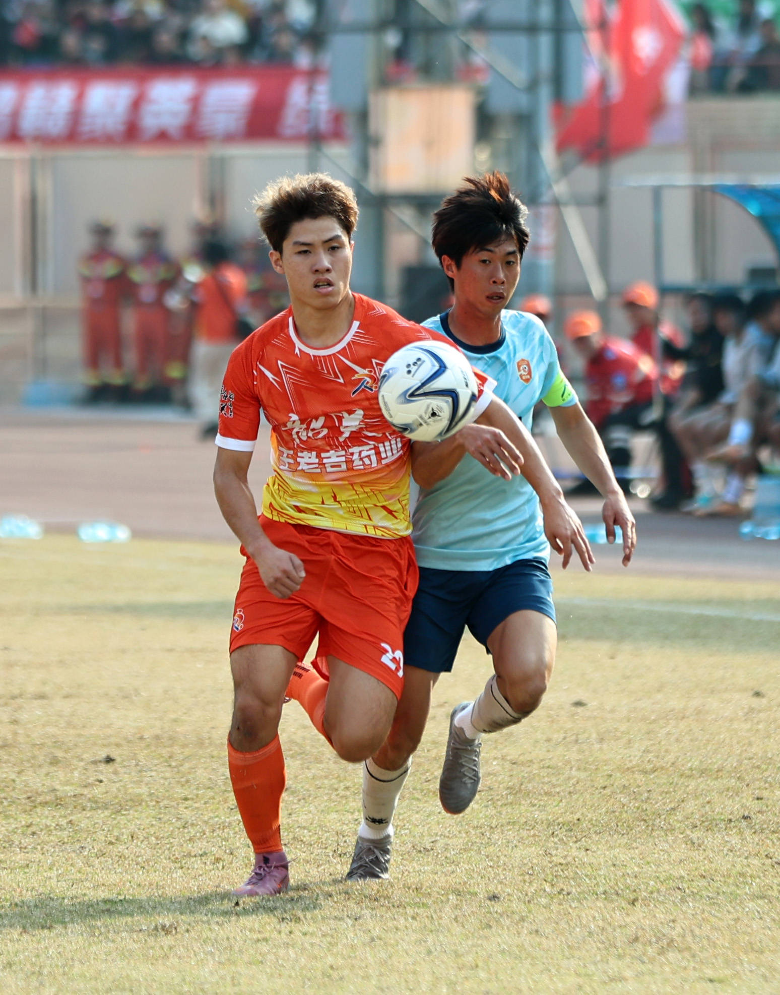 （体育）足球——韶关、赣州、郴州城市足球联赛开赛
