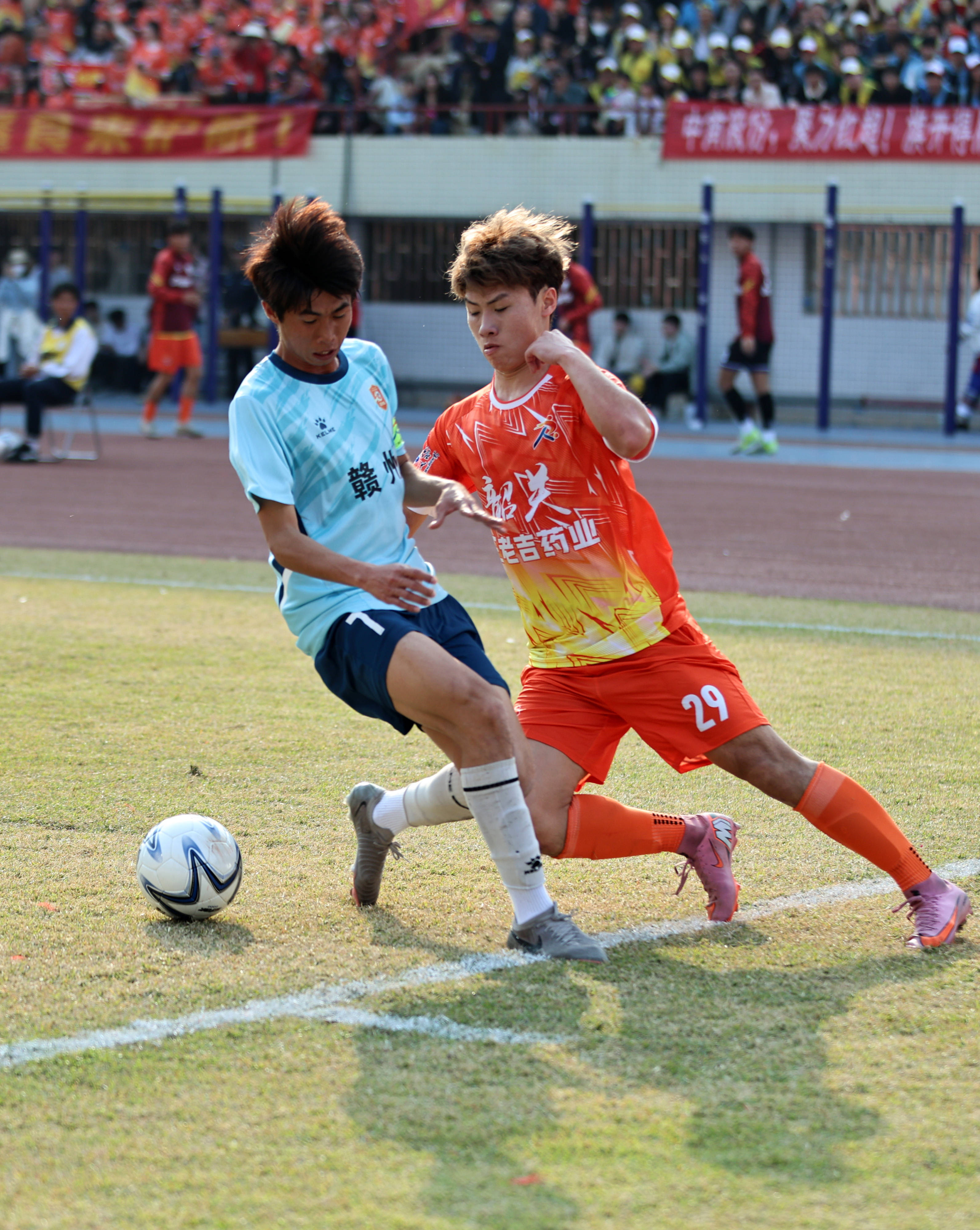 （体育）足球——韶关、赣州、郴州城市足球联赛开赛